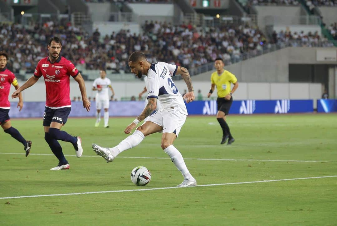 ライヴィン・クルザワさんのインスタグラム写真 - (ライヴィン・クルザワInstagram)「Step by step 👊🏽⚽️ #PSGJAPANTOUR2023  🔴🔵」7月29日 2時25分 - kurzawa