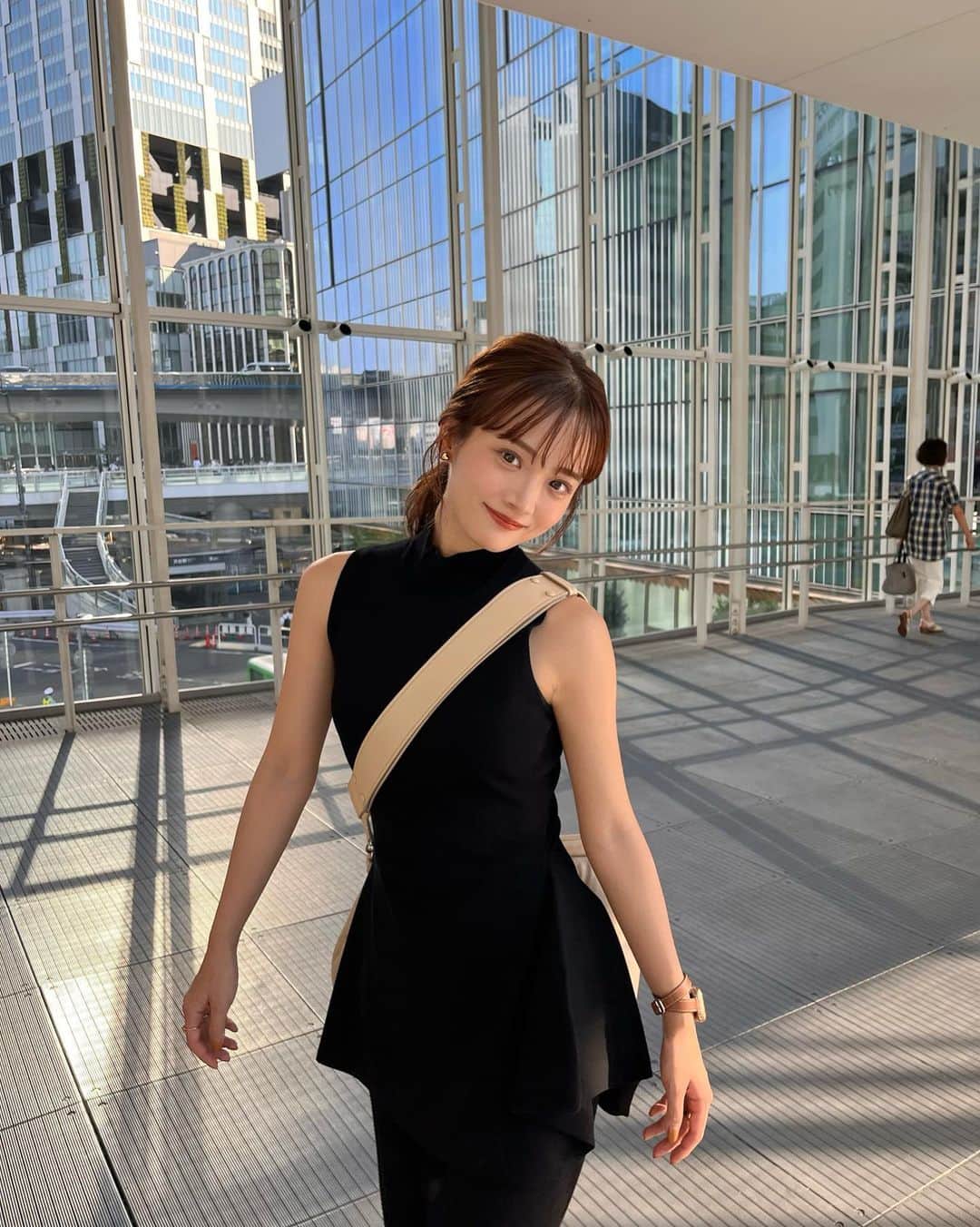 田久保夏鈴のインスタグラム：「私にしては珍しい形のセットアップ🖤形綺麗で可愛い！スタイルアップ！買ってよかった😻」