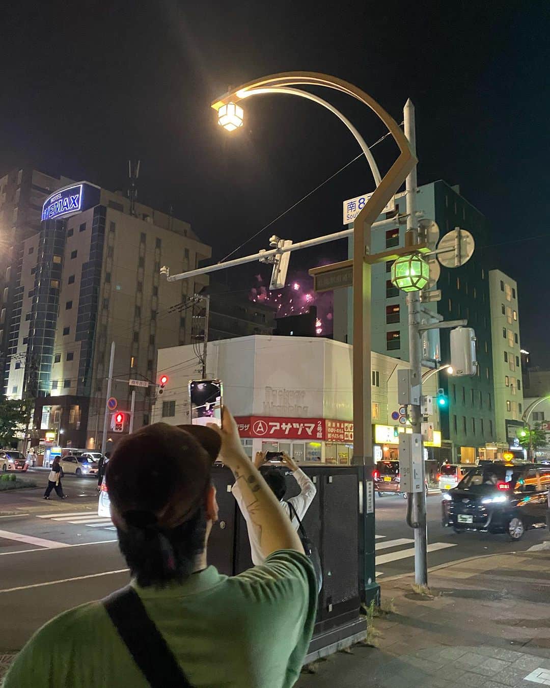 のインスタグラム：「札幌で夏楽しんだ素敵らぶ🫶🎆 そして明日から札幌駅のアピアでポップアップします🐶🩷🩷🩷  ポップアップでしか買えないから是非みんなゲットしてねん🥹💜（ネット販売はしてません🙅🏻‍♀️）  次のポップアップはどこが良いかな〜👀💕あなたの街にも届けに行くね‼️  #日本旅行 #花火大会 #豊平川 #札幌 #ポップアップ #豊平川ガンダした #圧倒的に道民スタイル #コンジュの事故画好き🐶 #札幌のチング」