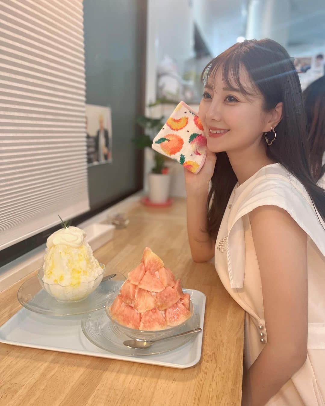 中田絵里奈さんのインスタグラム写真 - (中田絵里奈Instagram)「. 岡山の桃🍑 ジューシーでとっても美味しかった🍧 . 予約が出来るのも有り難いお店♡ . #かき氷 #桃かき氷 #日本橋 #人形町カフェ #東京かき氷」7月28日 22時29分 - erinanakata