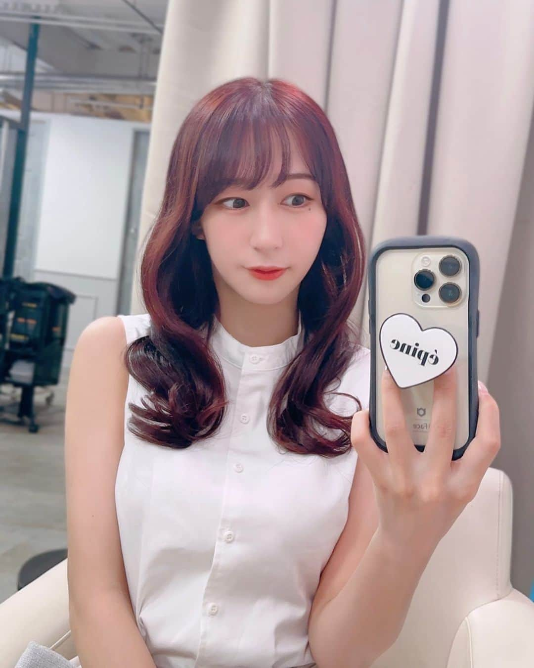 やっこのインスタグラム：「💇‍♀️ ⁡ ⁡ ⁡ ⁡ にゅーへあ❕ ちょっと時間が経ってしまいましたが…🥺 ⁡ 髪色すこーし暗めにしたよ♡ ⁡ かわいいお姉さんになりたくて、、、、 なれてますか❔❔❔ ⁡ ⁡ ⁡ spica 松岡さん @spicamatsuoka ❕ 今回も、ありがとうございました🥹✨✨ ⁡ ⁡ ⁡ ⁡ ⁡ #髪色 #ヘアカラー #ブラウンカラー #spica #表参道美容院 #原宿美容院 #レッドカラー #hair」