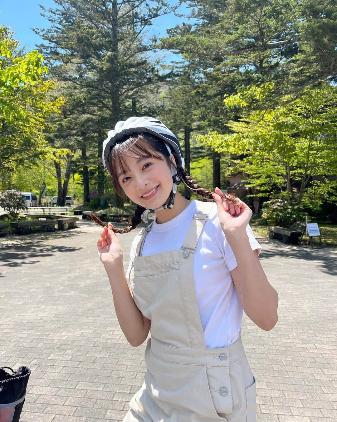 菊池柚花のインスタグラム：「. . . 「魅せます！とちブラ」のオフショット📸  この日は、奥日光の山々に見守られながらEバイクツアーをしました🚴 久しぶりに自転車に乗ったので、漕げるか不安でしたが…😂笑  ロケでは結構な距離を走りましたが、奥日光の自然が美しくて爽快感も最高だったので、どこまでも走りたくなるほど☺️ 暑い時期は避暑地で涼みながら、アクティビティを楽しむのもいいかも🤔🌿  猛暑が続いていますので、どうか皆さん引き続き体調に気をつけてくださいね〜🥺」