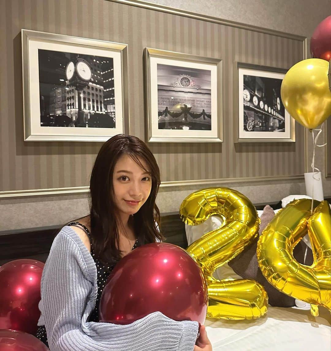 山口清香さんのインスタグラム写真 - (山口清香Instagram)「24歳になりました💐♡  お祝いしてくださった方、ありがとうございました！ メッセージ全て読んでおります、嬉しいです。🩵  24歳はもっとパワーアップして、皆様に良い報告ができるよう頑張ります✨ 引き続き、宜しくお願い致します。  #24歳 #誕生日 #birthday」7月28日 22時35分 - sayaka__yamaguchi_