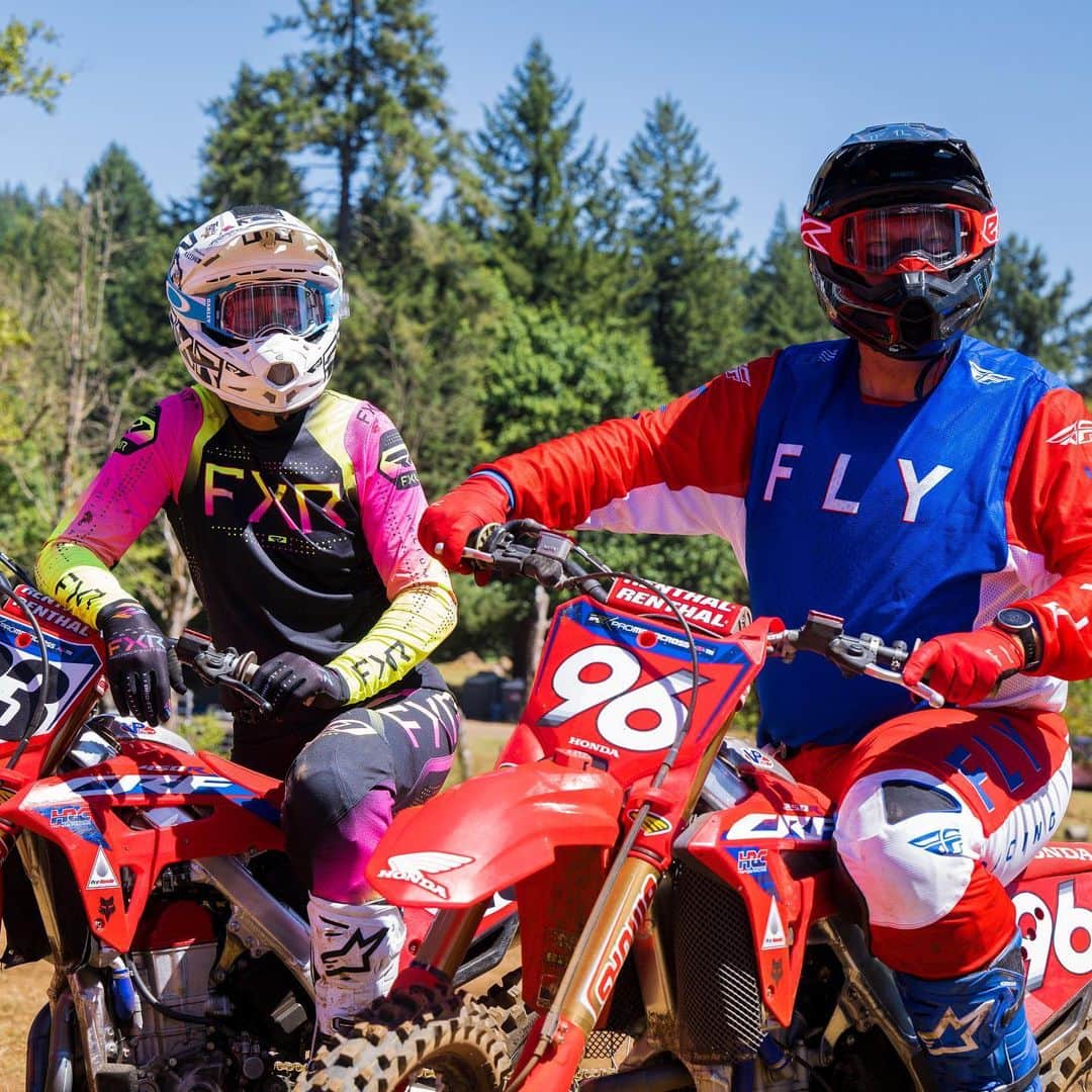 Racer X Onlineさんのインスタグラム写真 - (Racer X OnlineInstagram)「Ever wonder what it’s like to ride the Honda HRC bikes⁉️ Well our testing guru Kris Keefer and journalist Steve Matthes got that chance 😳 Check out their experience riding the top tier bikes around Washougal ➡️ Video in the bio. Photos: @toddgutierrezphoto #ProMotocross」7月28日 22時36分 - racerxonline