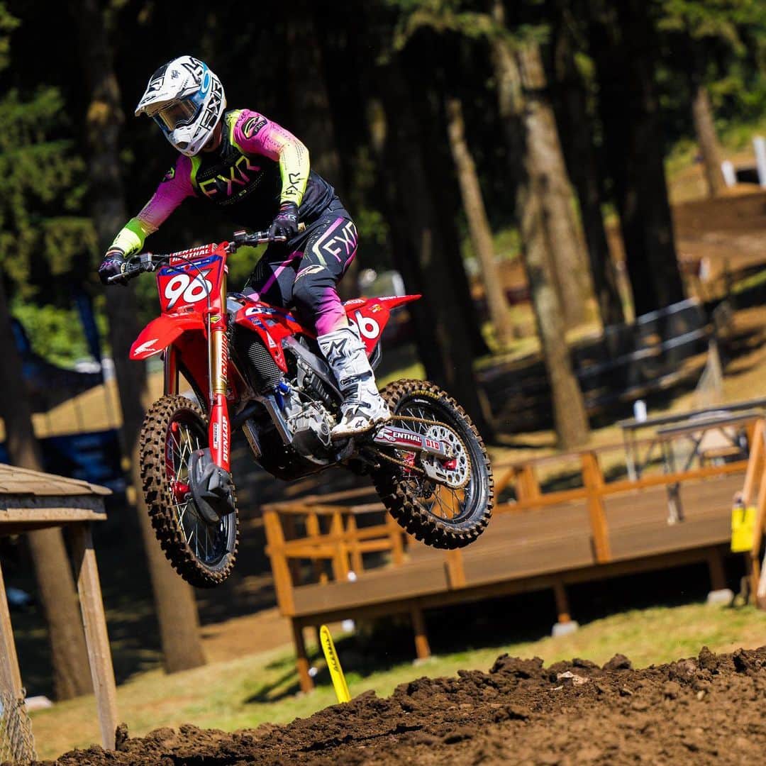 Racer X Onlineさんのインスタグラム写真 - (Racer X OnlineInstagram)「Ever wonder what it’s like to ride the Honda HRC bikes⁉️ Well our testing guru Kris Keefer and journalist Steve Matthes got that chance 😳 Check out their experience riding the top tier bikes around Washougal ➡️ Video in the bio. Photos: @toddgutierrezphoto #ProMotocross」7月28日 22時36分 - racerxonline