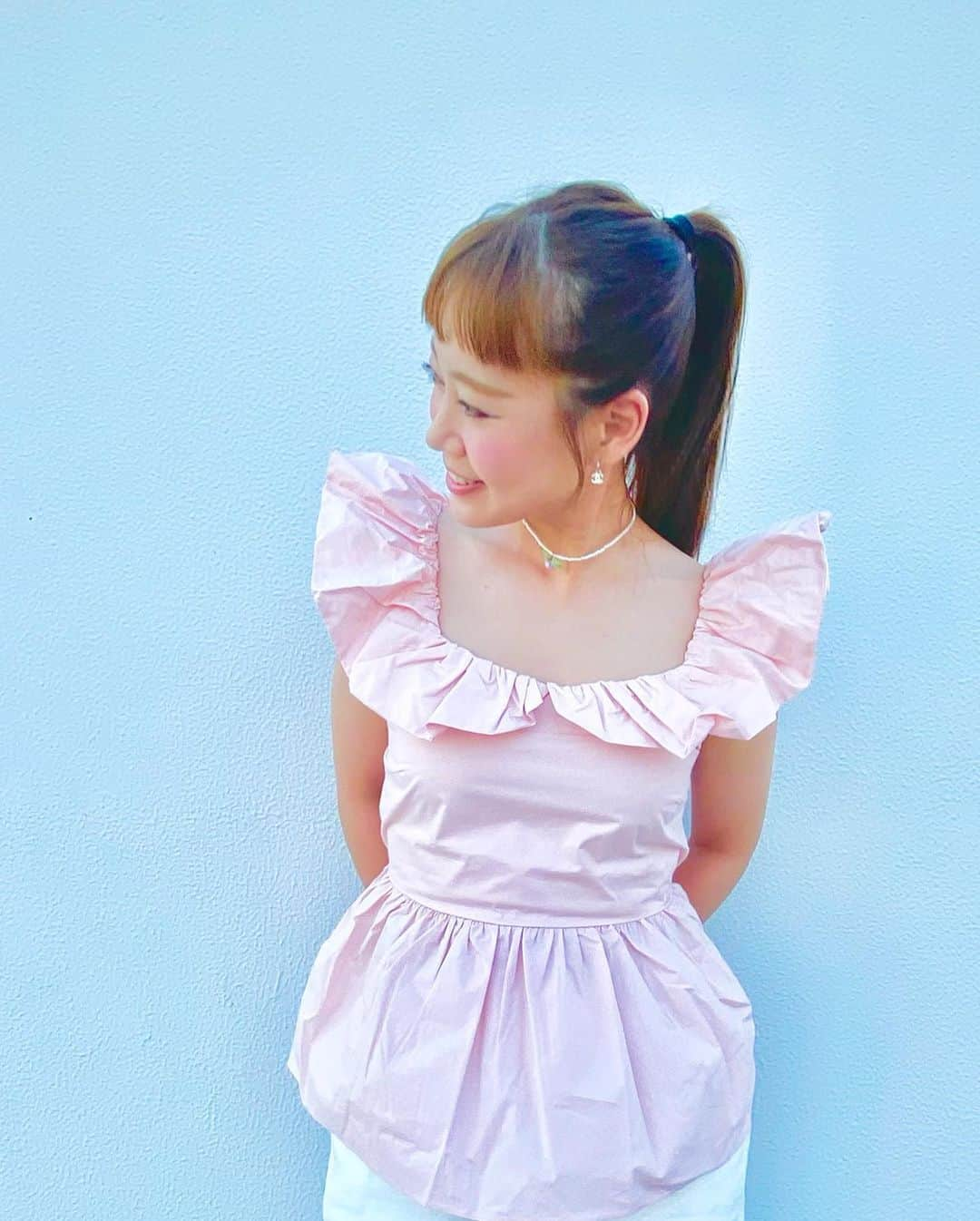 濱内奈々子さんのインスタグラム写真 - (濱内奈々子Instagram)「#nanakoootd 🍧  毎日暑すぎるから🫠涼しいトップスを探求中♡ @girlssociety_official の中では、このfrilly blouseが1番涼しいと思う！まぁ何着ても汗かいちゃうけど💦😂」7月28日 22時51分 - nanako_hamauchi