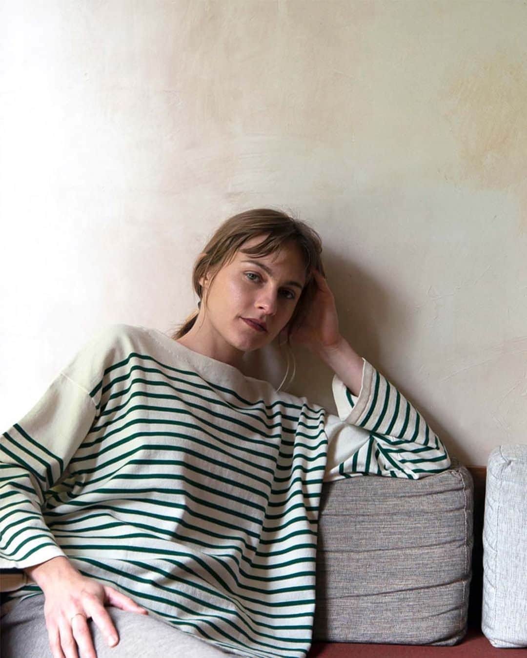 デミリーのインスタグラム：「Keepin' it casual + effortless in the Ashe Stripe Sweater」