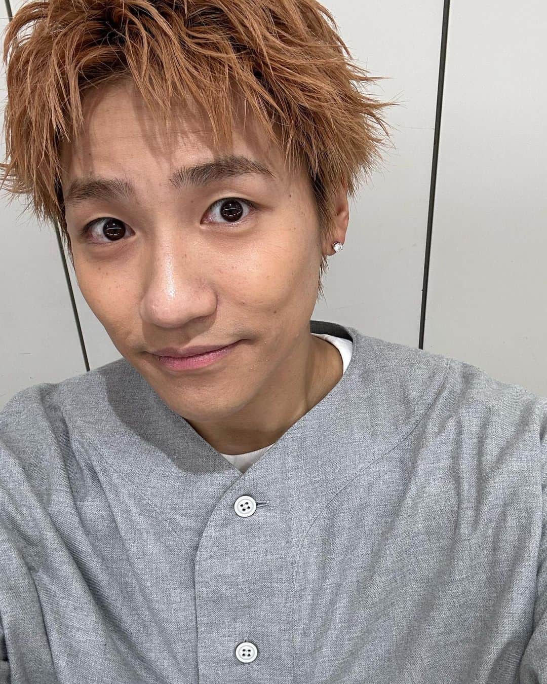 小森隼のインスタグラム：「連日、色々な撮影をしております🙏  明日から BOT大阪‼️  アラン君とも 昼、生放送です‼️」