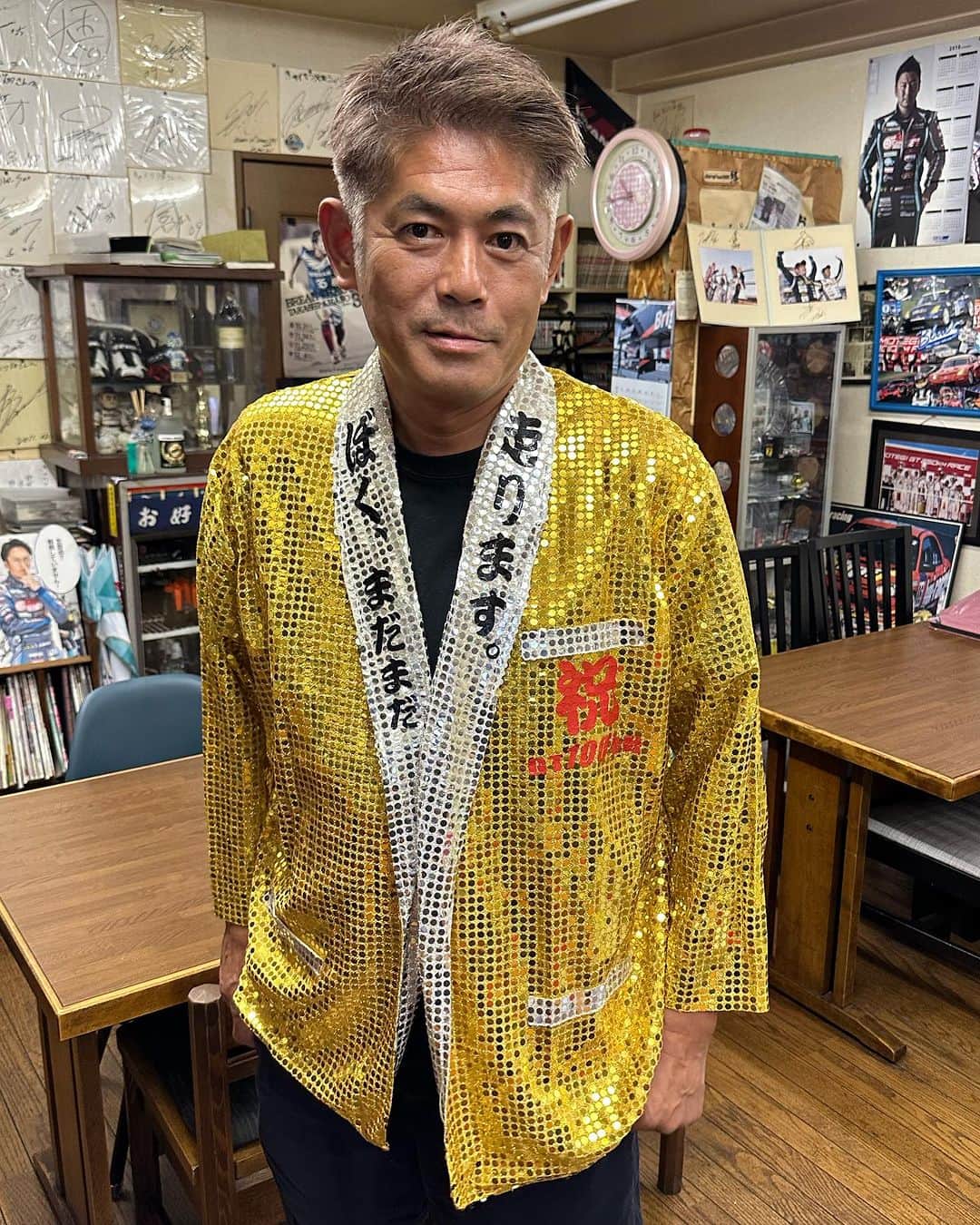 織戸学のインスタグラム：「@masabandoh   懐かしい〜  100戦記念  この頃から まだまだと  僕は元気です。  キャベツ畑にて  最高の広島焼き  住所 神奈川県横浜市青葉区 美しが丘5-27-16  25年の歴史  キャベツ畑  @130ryokohama  @kyabetu_batake」