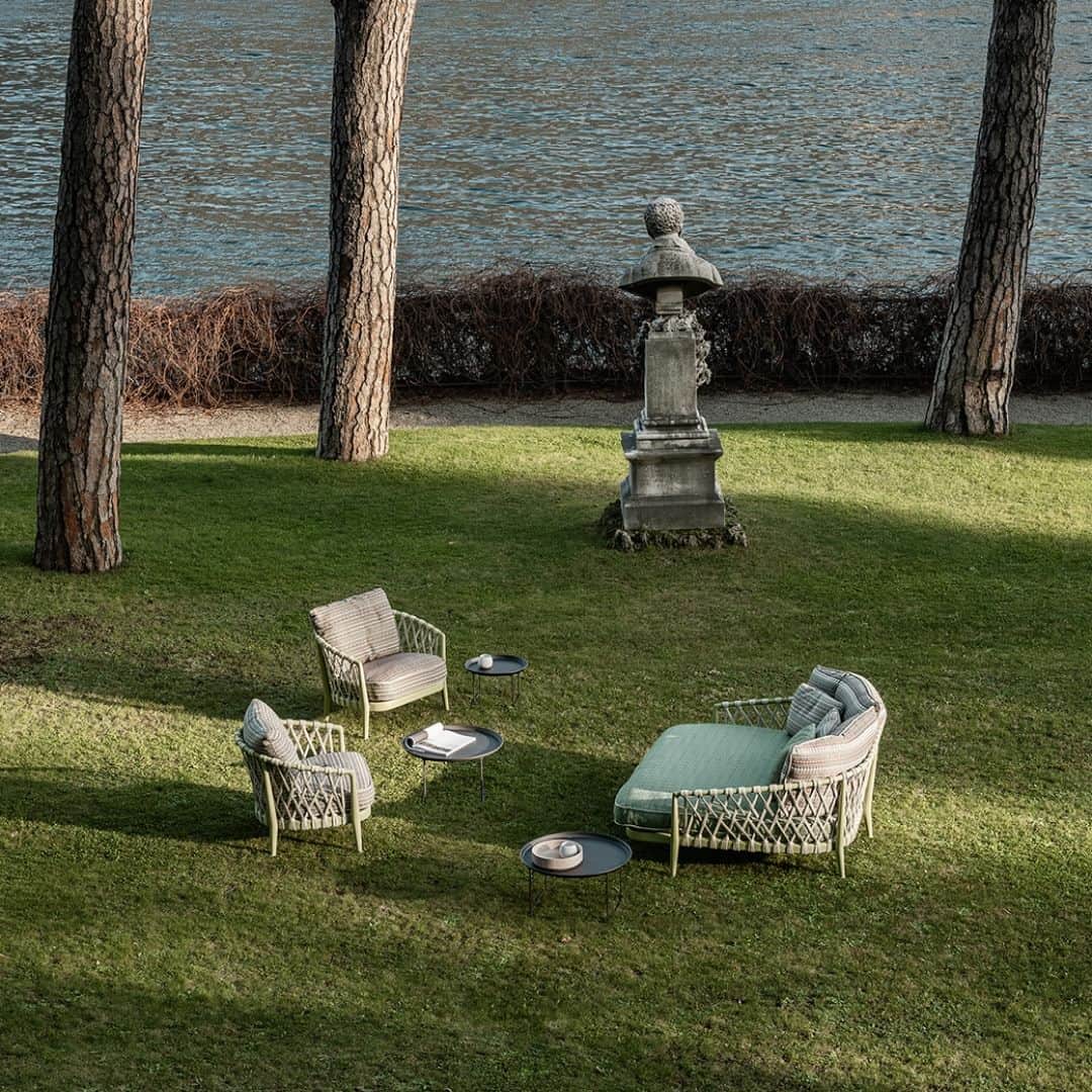 B&B Italiaのインスタグラム：「Outdoor relaxation reimagined. The lightweight and design of the Erica outdoor armchairs ensure ergonomic comfort and durability for outdoor use, make it the ideal choice for both public and residential settings.  @antonio_citterio_arch  #bebitalia #design #OutdoorCollection」