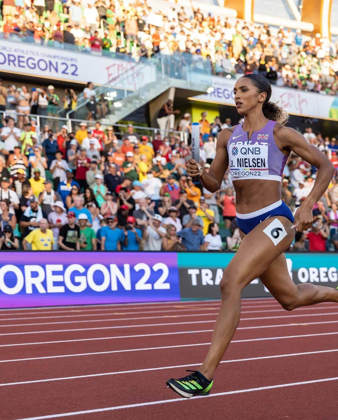 Laviai NIELSENさんのインスタグラム写真 - (Laviai NIELSENInstagram)「world championships no.5 🇬🇧   in a season that has been hard to come to terms with so far, I feel proud to have still made it into a very strong 4x400m squad 💙 I’ll continue to work hard to be at my best for the team in Budapest && hopefully be back on another world podium 🫶🏽」7月28日 22時53分 - laviai