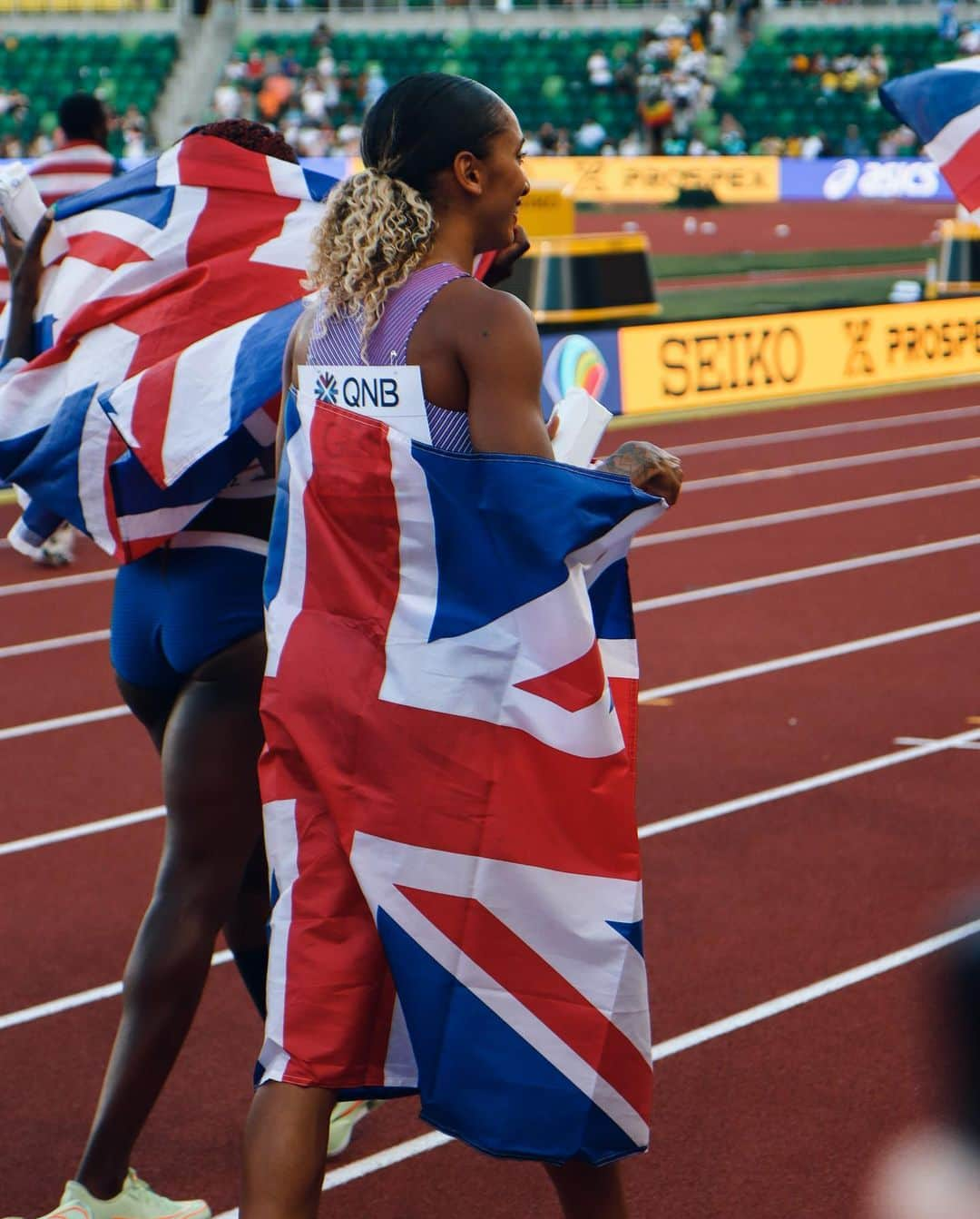 Laviai NIELSENさんのインスタグラム写真 - (Laviai NIELSENInstagram)「world championships no.5 🇬🇧   in a season that has been hard to come to terms with so far, I feel proud to have still made it into a very strong 4x400m squad 💙 I’ll continue to work hard to be at my best for the team in Budapest && hopefully be back on another world podium 🫶🏽」7月28日 22時53分 - laviai