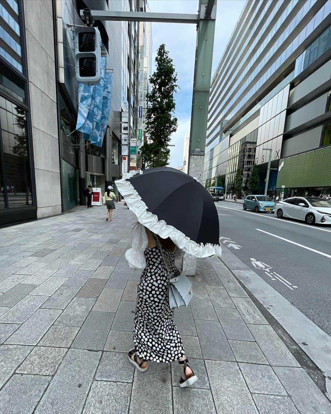 Haruca.mさんのインスタグラム写真 - (Haruca.mInstagram)「______ やっと日傘デビュー🌂🤍 無くしませんように。笑  #日傘#フリル」7月28日 23時09分 - haruca.mm
