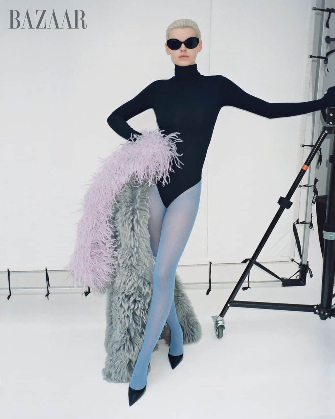Harper's BAZAARのインスタグラム：「Your fall fashion forecast: feathers, velvet, and faux fur. Tap the link in bio for more. — Photographer: @josephinelochen Stylist: @berengerpelc Stying Assistants: @emlyorta and @victoriavalette Model: @cara_taylorrr Casting: @bitton at @establishmentny Hair: @pawel_solis for @oribe Makeup: @anthonypreel_ for @glossier Manicure: @alexfeller for @manucurist Production: @brachfeld_」