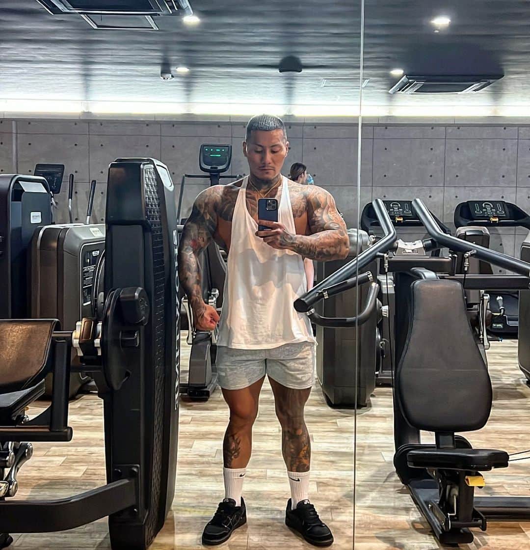 のインスタグラム：「#tattoo#art#body#training#fitnessmotivation#fitness#japanese   変化は退化でなく進化である」