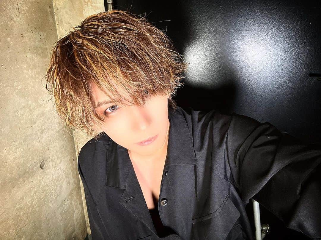 TAKUMA さんのインスタグラム写真 - (TAKUMA Instagram)「名古屋ワンマンありがとうございました！！  最高に楽しかった！！  ほんまにライブしたくてウズウズしてました🥹  少し時間はかかってしまったが動き出せて嬉しいです、みんな本当にありがとう🙇  これからも頑張って活動します🔥  がんばります！  よろしくお願いします🔥  #たんさん #ギルド #バンド」7月28日 23時13分 - tan_tan_dayo