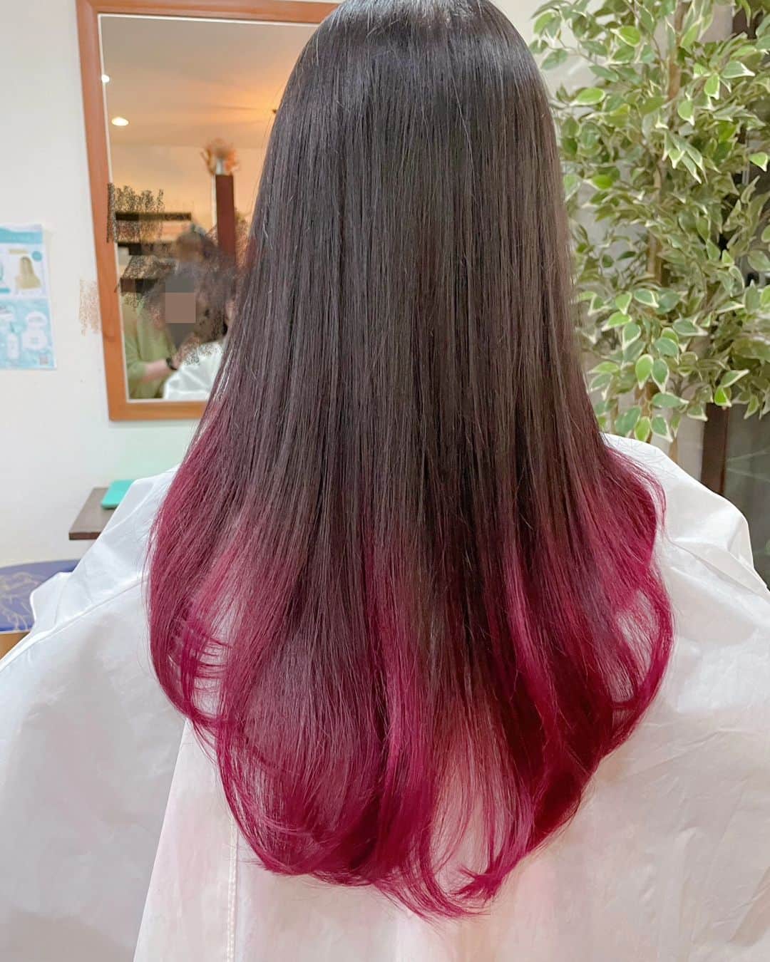 ビーム先生さんのインスタグラム写真 - (ビーム先生Instagram)「สีผมมันดี มันจึ้ง มันสวยมาก ไอเลิฟสีนี้  ピンク髪大好き🩷 รูปสุดท้ายคือบีฟอร์นะ หัวพังไม่ไหว ทำสีผมทรงผมสไตล์ญี่ปุ่น @haircraftzan เลยค่ะ ได้ตามที่ต้องการทุกรอบเลย ไปให้สุดหยุดที่หัวสีชมพู  จริงๆก็แอบอยากทำทั้งหัวแต่แค่นี้ผมก็เส้นเล็กไม่ไหวละ  #ヘア #ผมชมพู」7月28日 23時15分 - beamsensei