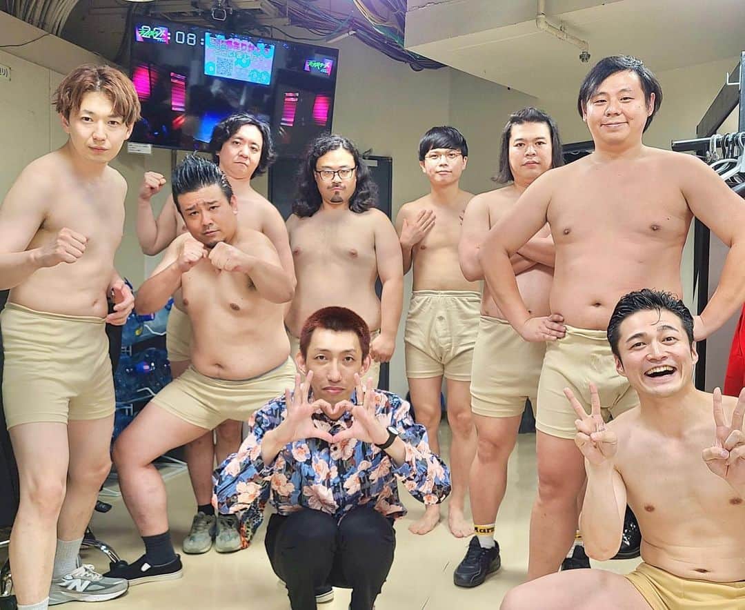 たいゆうきのインスタグラム：「オオギラーズ1stAlbum「アクリル」 みんな全裸で曝け出してくれた」