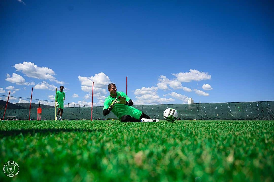 ジョエル・ロブレスのインスタグラム：「🏋🏻‍♂️💪🧤☺️」