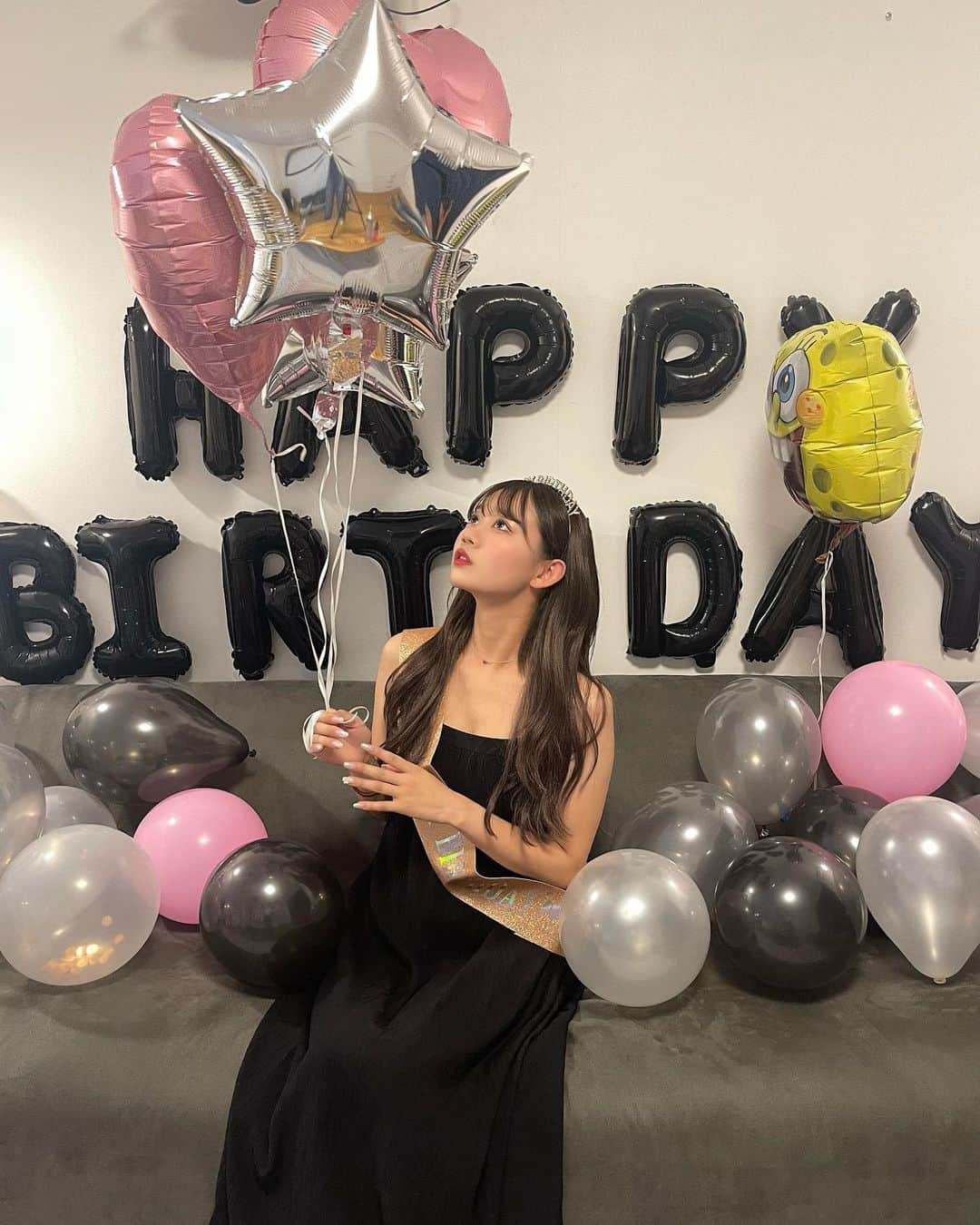 加藤夏歌のインスタグラム：「22th birthday 🎂 . 22歳になりました♡ たくさんのお祝いのメッセージ ありがとうございます🥲 . 今年も自分らしく生きていけたらいいな💭 . 両親に感謝。 産んでくれてありがとう。」