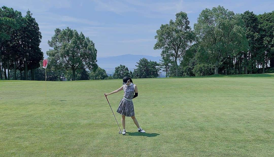 澤田百合亜のインスタグラム：「先日ゴルフに行きました⛳️  日焼けえぐい  #ゴルフ #⛳️ #ゴルフ場 #愛鷹シックスハンドレッドクラブ  #🦌 #ゴルフ女子」