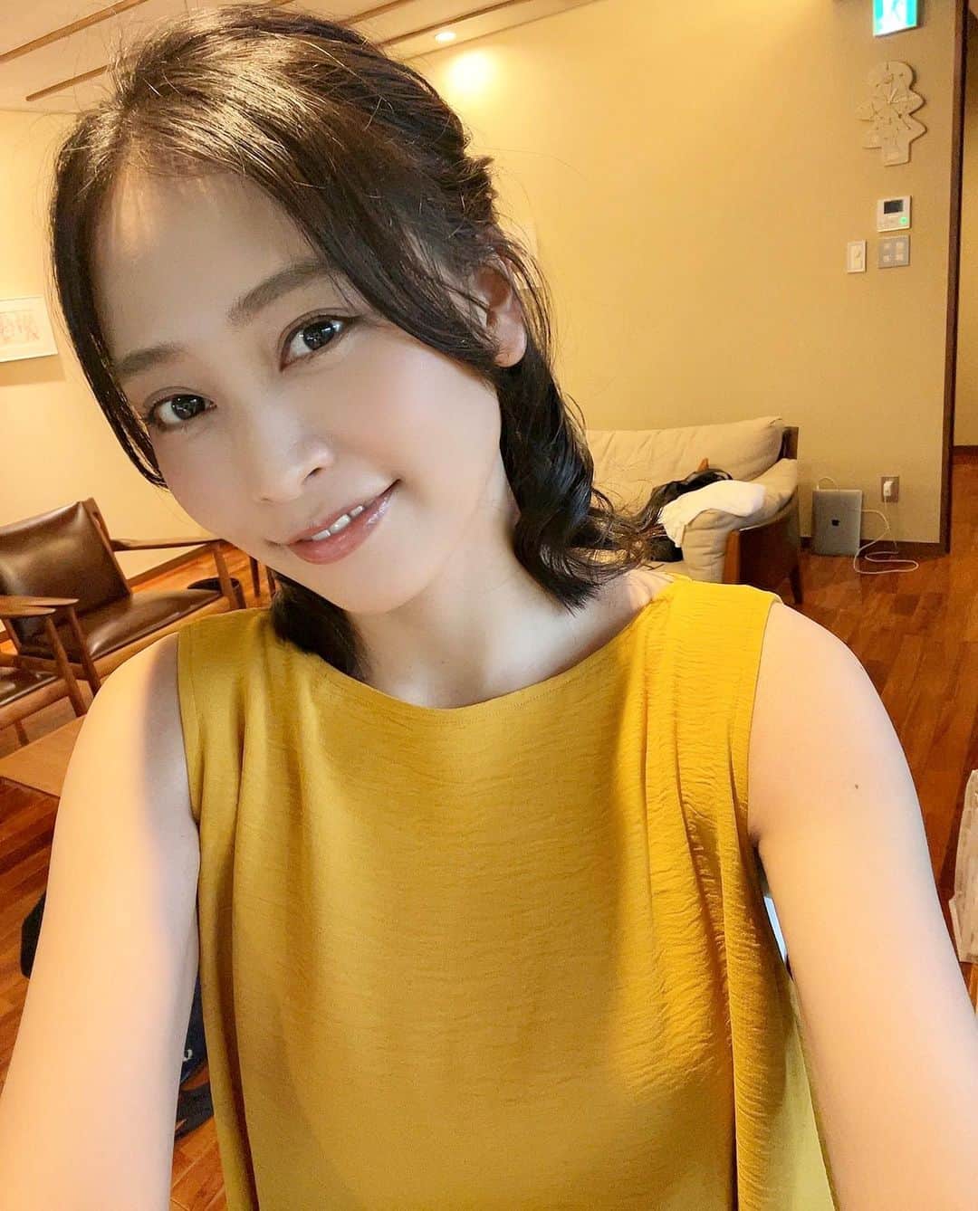 前田友香さんのインスタグラム写真 - (前田友香Instagram)「大分県別府市にある @amaneresort さんの CM放送はじまりました！  海を眺めながらの露天風呂 プライベートプールなど とにかくおしゃれで癒される AMANE RESORT SEIKAI AMANE RESORT GAHAMA どちらも素敵なホテルでした！ ぜひ夏休みに行ってみてください♡  そして @775.ren.riko さんと ご一緒できて 嬉しかったです♪  大分の皆さん 優しくて面白くて 和気あいあい✨ 最高でした！ ありがとうございましたー！  大人女子旅を感じる 素敵な15秒のCM✨ 福岡でも流れるので 見つけてね！  #大分県 #別府市 #アマネリゾート #amaneresort  #女子旅 #女子旅行  #家族旅行」7月28日 23時45分 - yukamaeda.maeyuka