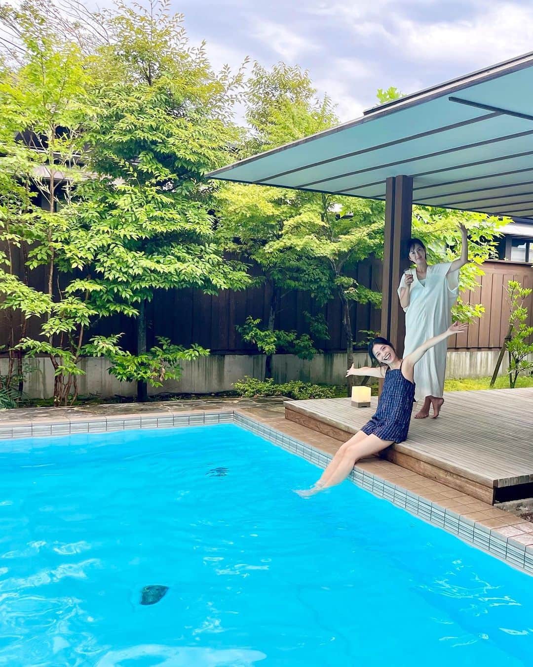 前田友香さんのインスタグラム写真 - (前田友香Instagram)「大分県別府市にある @amaneresort さんの CM放送はじまりました！  海を眺めながらの露天風呂 プライベートプールなど とにかくおしゃれで癒される AMANE RESORT SEIKAI AMANE RESORT GAHAMA どちらも素敵なホテルでした！ ぜひ夏休みに行ってみてください♡  そして @775.ren.riko さんと ご一緒できて 嬉しかったです♪  大分の皆さん 優しくて面白くて 和気あいあい✨ 最高でした！ ありがとうございましたー！  大人女子旅を感じる 素敵な15秒のCM✨ 福岡でも流れるので 見つけてね！  #大分県 #別府市 #アマネリゾート #amaneresort  #女子旅 #女子旅行  #家族旅行」7月28日 23時45分 - yukamaeda.maeyuka