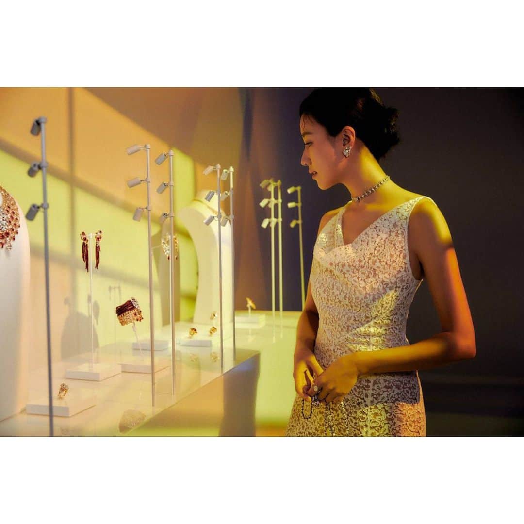 ハン・ヒョジュさんのインスタグラム写真 - (ハン・ヒョジュInstagram)「Beautiful CHANEL with Beautiful people ✨  #TweedDeCHANEL #CHANELHighJewelry #샤넬하이주얼리 #트위드드샤넬 #CHANEL #샤넬」7月28日 23時49分 - hanhyojoo222