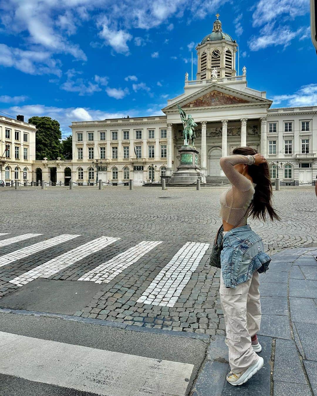 KaThE ArOcAさんのインスタグラム写真 - (KaThE ArOcAInstagram)「Leave it all behind… ✨  #bruselas #belgica #grandplacebrussels  #summervibes #happylife #citybruselas」7月28日 23時57分 - kathearoca