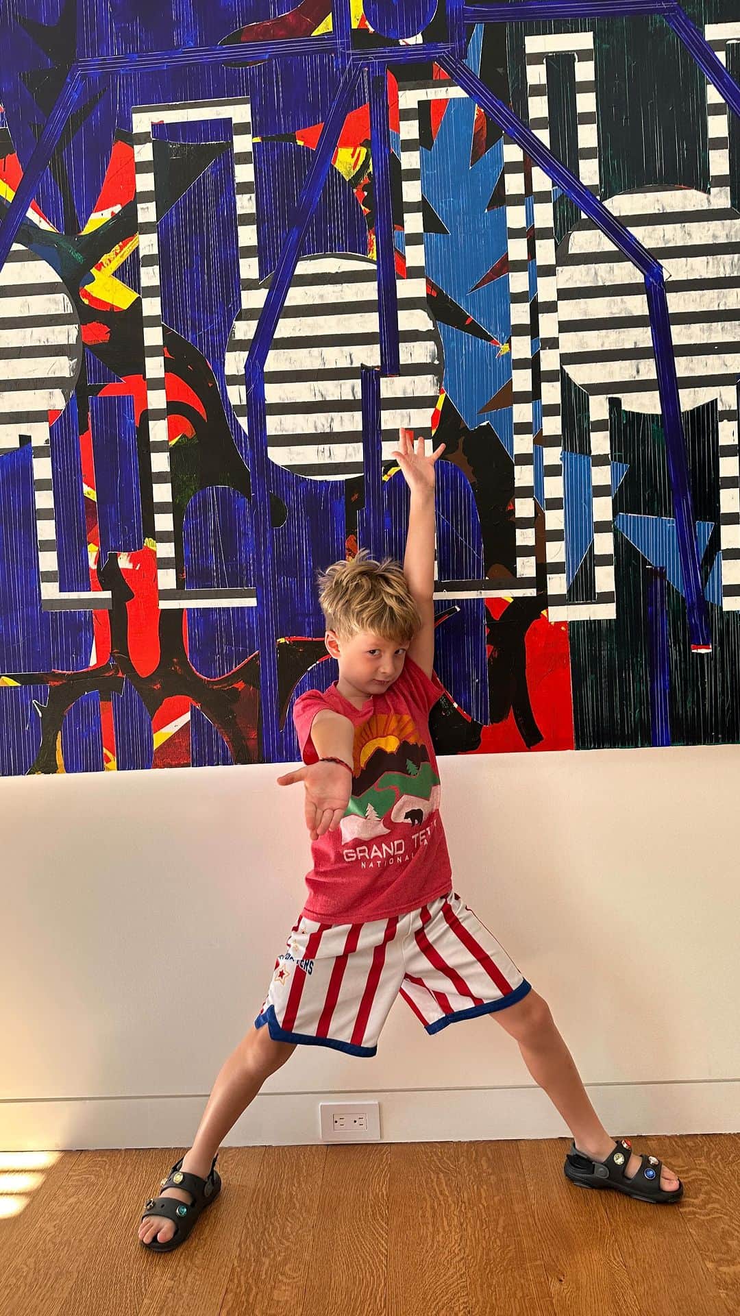 ホイットニー・ポートのインスタグラム：「Sonny! You’re 6! A day late but I’m the worst with tech. But listen to you! You wanna live a life of relaxation, you love yourself, you think everyone is crazy, you like poop but you also don’t like poop and you’re happy! You sound exactly like your mom and dad. Love us!!!」