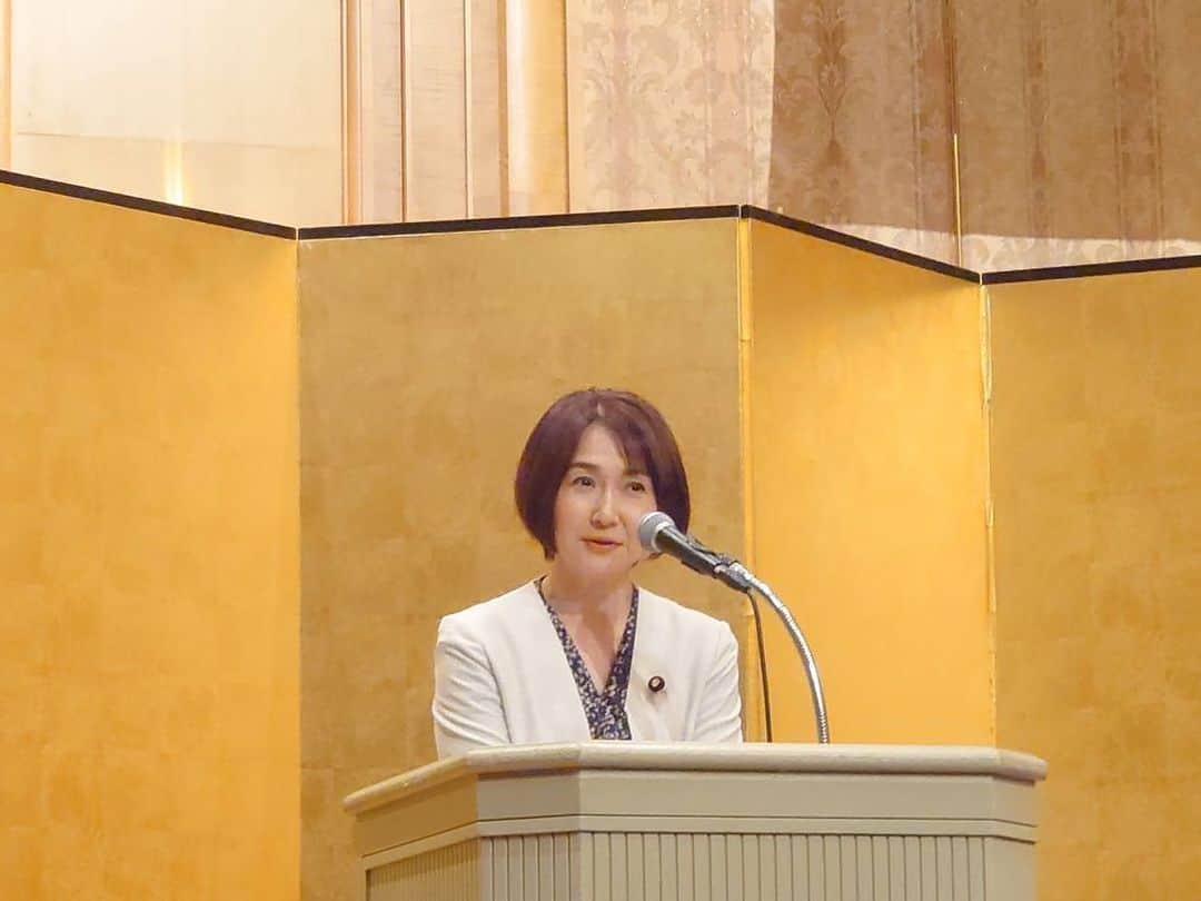 生稲晃子のインスタグラム：「自民党立川総支部定期大会に出席しました。 本日のご挨拶に15分というお時間をいただきましたので、参議院議員となってからの、この1年の活動についてお話させていただきました😊 明日は、立川まつり昭和記念公園花火大会が開催されます🎇  #自民党立川総支部 #立川まつり国営昭和記念公園花火大会  #生稲晃子」