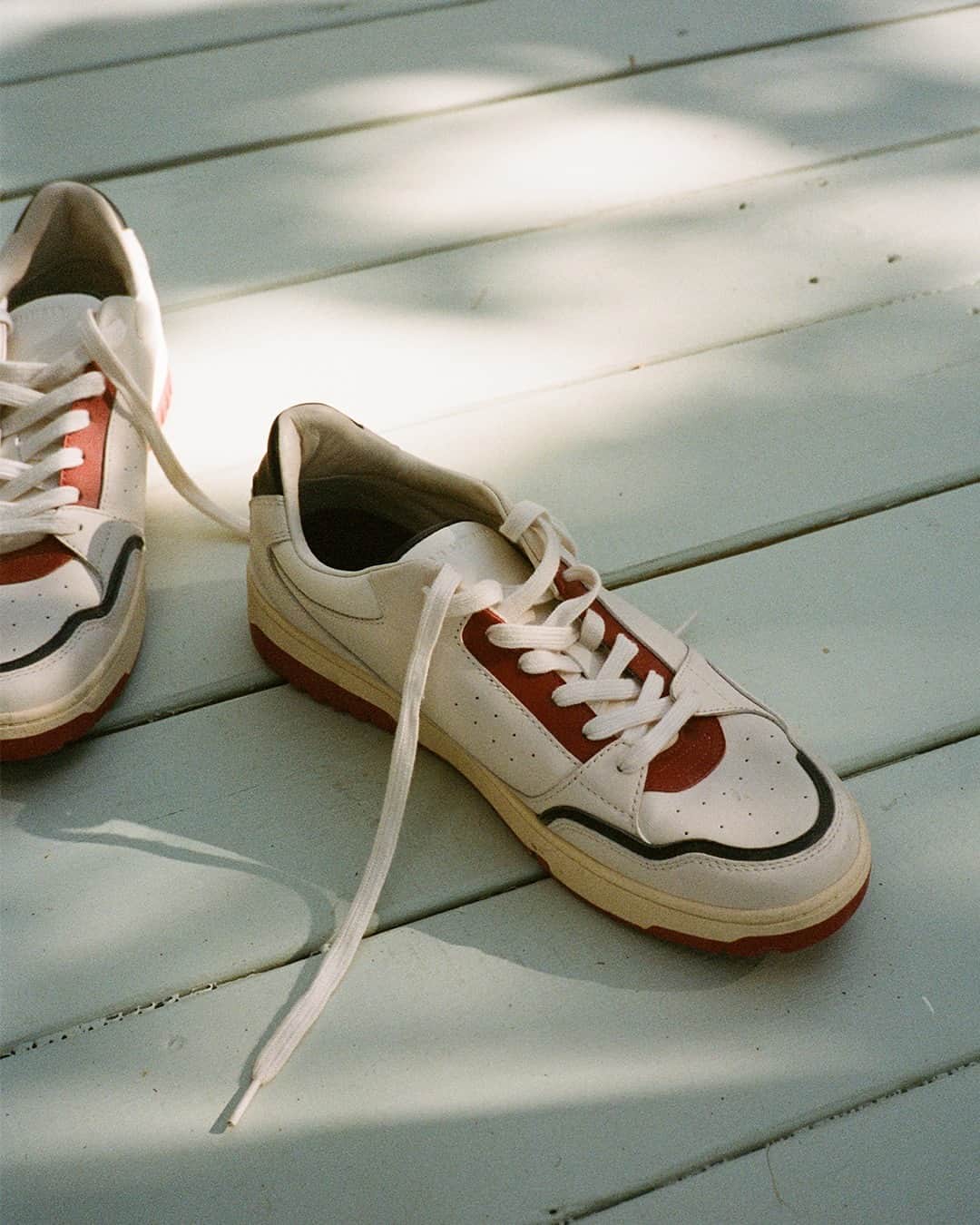 Tommy Hilfigerのインスタグラム：「Channeling retro vibes, one step at a time.」