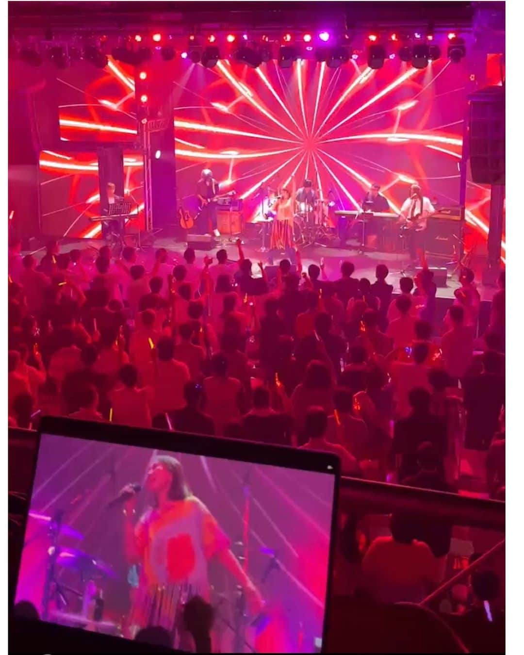 愛内里菜のインスタグラム：「バースデーライブ2023 ツイキャスアーカイブが見れるのが 後わずか‼️‼️ ⁡ ⭐️東京公演は明日２９日まで‼️‼️ 特大のLEDが設置されていて 曲ごとに綺麗な映像に包まれて 今までとは違った演出で華やかなステージになったよ😆 ⁡ ⭐️札幌公演夜公演は、３１日（月）まで‼️‼️ バンドメンバー垣内倶楽部との トークライブ‼️ 43歳を迎えるので43個の質問に答えて🤣 みんなで方言クイズに挑戦したりして🤣 みんなの個性🤣 今日もけんちゃん（音楽プロデューサー） オモロすぎ🤣 ⁡ ぜひ　私たちの素を楽しんでみてもらえたら 嬉しいです‼️😆 ⁡ ツイキャスアプリをダウンロードで 私のHPから配信チケット発売中です😌✌️  明日３０日は 大阪公演やぁ🐕✨✨✨🎵 ⁡ ⁡ ⁡ 😆YouTube！ 「愛内里菜オフィシャルチャンネル」  ⁡ 🐦Twitter 愛内里菜 official @RRikakakiuchi ⁡ ⁡ 😆TikTok 愛内里菜/Rina Aiuchi 　 🟥17配信 愛内里菜_official ⁡  #愛内里菜  #歌手 再始動 #垣内倶楽部  #バンド   #ライブ #一体化 #絆 #盛り上がりたい  #感謝  #23周年　 #YouTube #ユーチューバー#TikTok ⁡」