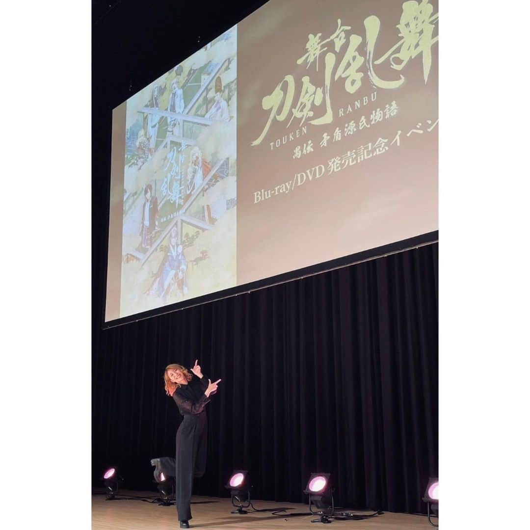 綾凰華のインスタグラム：「.  Release event ＆⚔️ Visual commentary  ありがとうございました♡  蔵出し映像とサウンドトラックも楽しみですね❤️‍🔥 懐かしいエピソードがいっぱいで 久しぶりに色んなお話ができて楽しかった🫶🏻 則宗を意識して金髪ふわふわで☺️  #31買いに走った休憩時間🐰🐥 #一文字則宗  お稽古の日々です。 素晴らしいスタッフ・キャストの皆様との 創り上げていく、この時間を大切に 夏の暑さに負けずに‼︎☀️ まだまだ頑張ります💪🏻 #アンドレデジール #またblogも更新します 😊 #綾凰華」