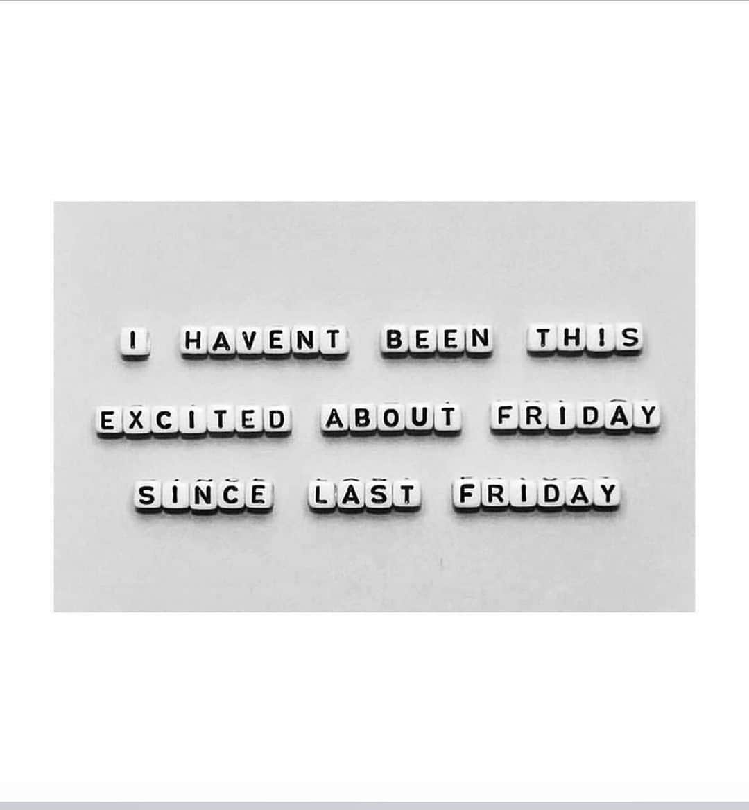 のインスタグラム：「It’s that #summerfridays kinda love. 🖤」