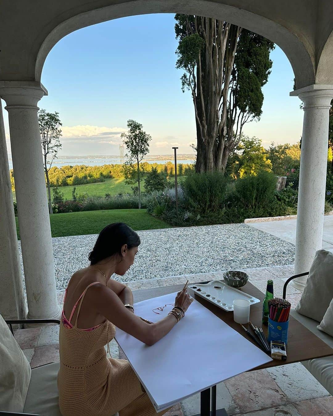 ベレン・ロドリゲスのインスタグラム：「E io lo sapevo già……. Tu sorridi sempre #ilsestosensodelledonne 😏😏😏」
