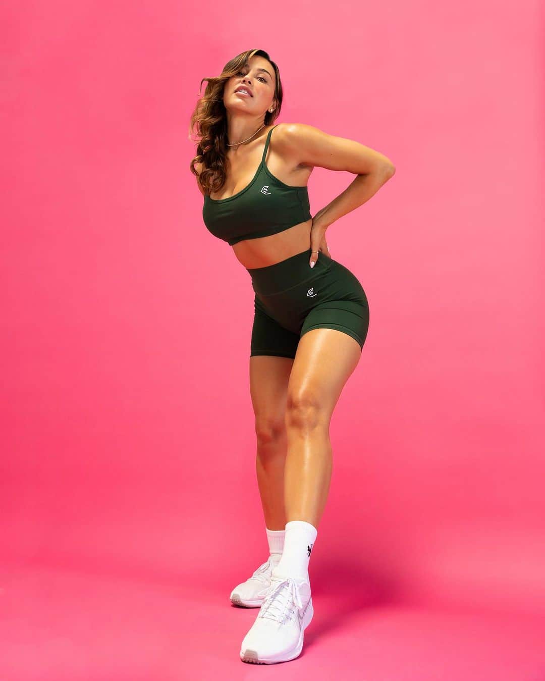 アナ・チエリのインスタグラム：「Did you get the email this morning?? 🥳🥳🥳  @changefateactivewear」