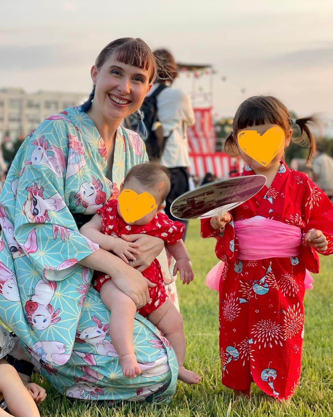 Anji SALZさんのインスタグラム写真 - (Anji SALZInstagram)「Summer is here in all its glory 🎆👘🏮🎐 I look like a mess but had only 5 mins to get me and the kids ready and also baby wearing and breastfeeding so 😂😂 Wearing the @salzkimono Axolotl yukata though and got lots of compliments on it 😅💕 And a bum bag to keep my valuables because I wasn’t sure how crowded / hectic this summer festival would be.   Do you like fireworks or don’t care much?   夏が来たああー🎐👘🎆🏮💕 おんぶや授乳してるから、かなりぐちゃぐちゃだけど、@salzkimono のオリジナル ウーパールーパー浴衣でお出かけ。人混みは心配で貴重品をウエストポーチに😅  お祭りは好き？今年はどこかに参加しますか？  #summer #yukata #japanesesummer #japanesefestival #axolotl #kidskimono #japan #tokyo #bonodori #familyouting #summerkimono #japanesekimono #浴衣 #子供浴衣 #夏祭 #盆踊り #浴衣コーデ #普段着物 #子供着物 #ウーパールーパー」7月29日 0時20分 - salztokyo
