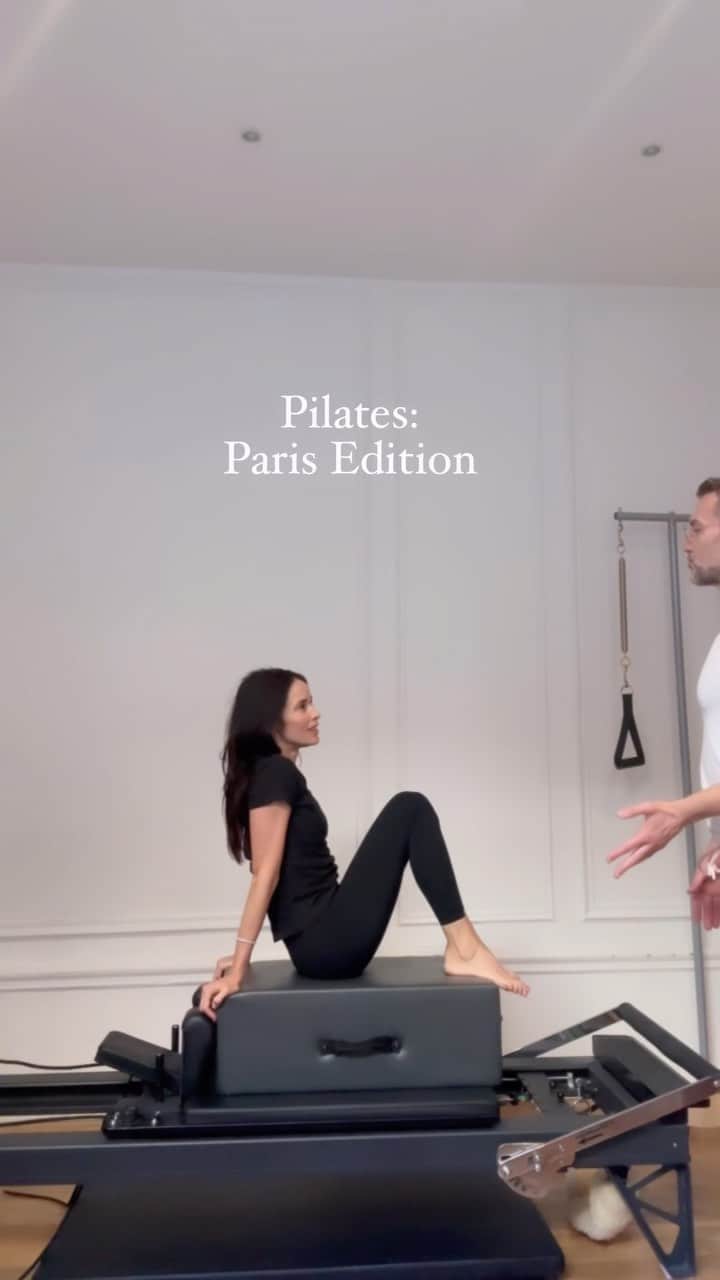 アビゲイル・スペンサーのインスタグラム：「Pilates, in French 🇫🇷 #fitnessfridays」