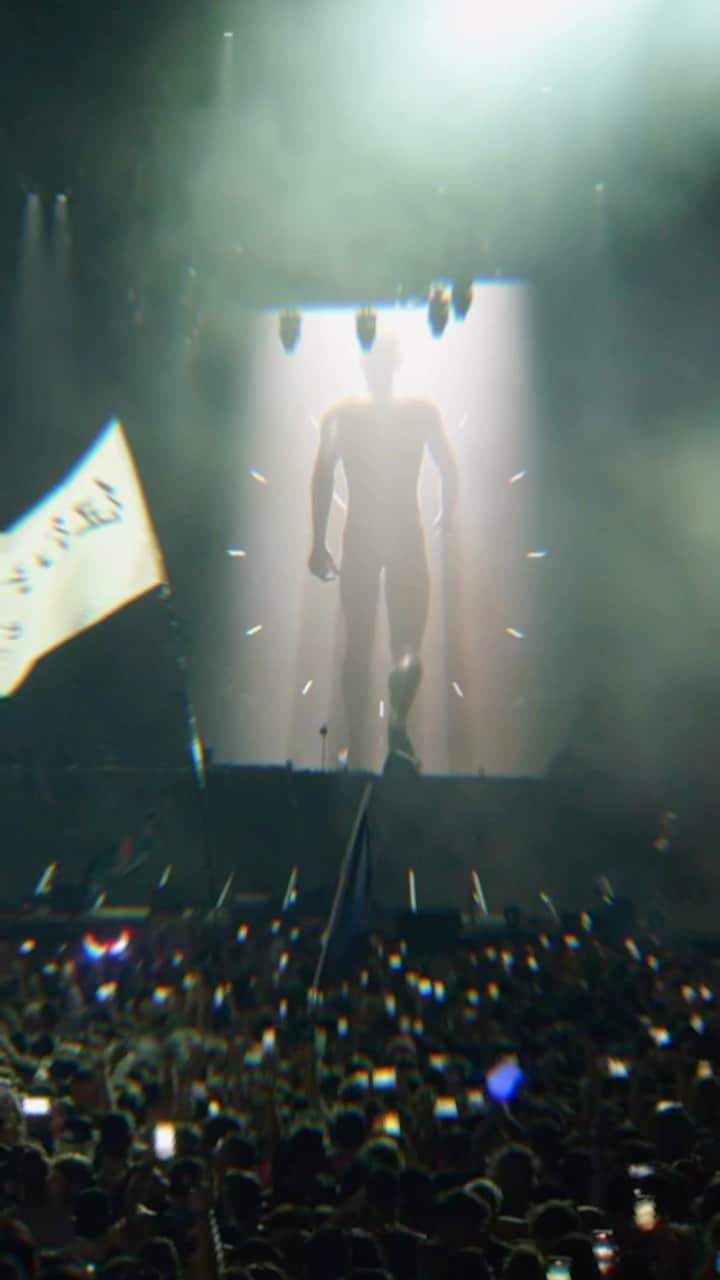ゼッドのインスタグラム：「My remix for @johnsummit’s “Where You Are” is OUT NOW!!!  I made this remix cause I love the original so much and I wanted to give it my own spin and play it out live at Ultra.  Didn’t really think this would be released but fast forward: here we are.   Hope you enjoy it  ♥️ Z  🎬: @roseannnaaa  Song link in bio」