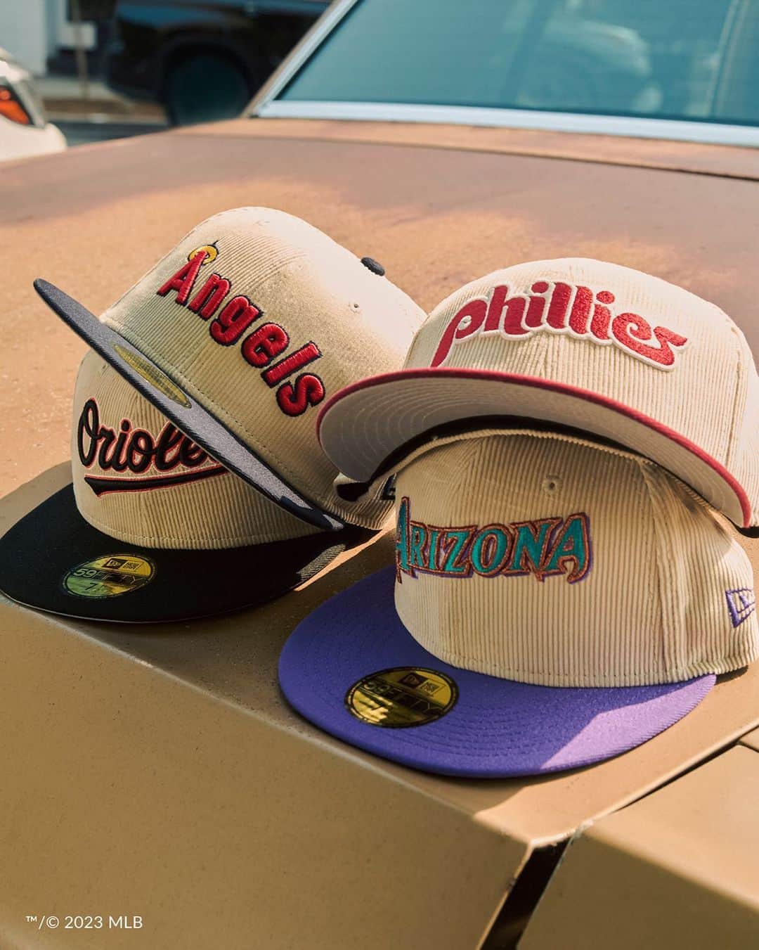ニューエラ・キャップのインスタグラム：「Relaxed style with a vintage vibe. The Summer Heat collection features headwear and apparel in select MLB teams. Grab yours now at the link in our bio.」