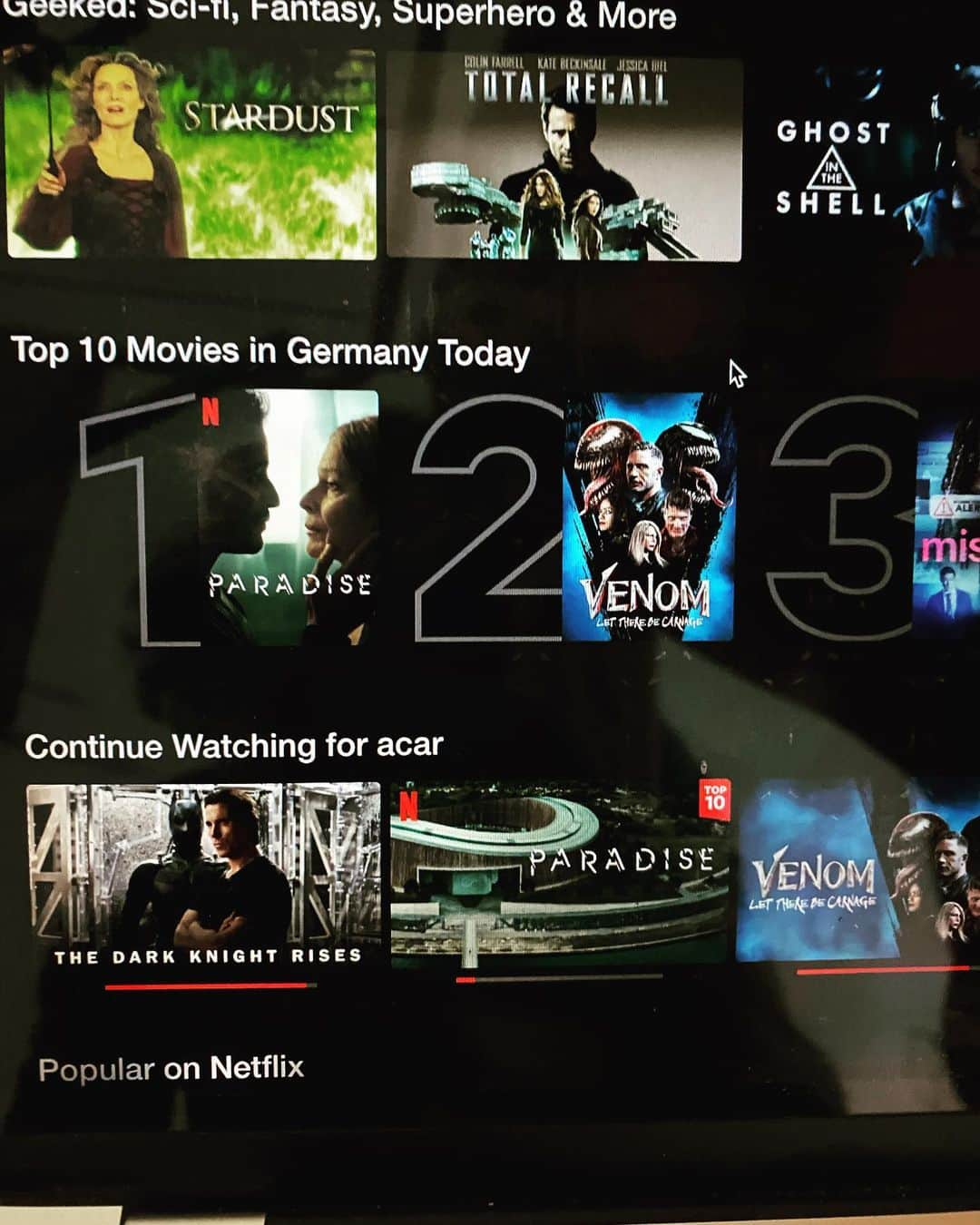 ヌーマン・エイカーのインスタグラム：「Wow amazing - you’re amazing! Danke Deutschland!!!  Thank you for watching!  #paradise is #no1 in #Germany.  Let’s keep it that way. Sunday we can have a live chat.  Thank you for your support! Thank you for the brilliant creatives behind #paradise who went through #hell and #heaven to bring you this movie.  @neuesuper @boris.kunz.offiziell @simonadmontem @lizastutzky @kostjaullmann_official @lisamariekoroll @lisalovenkongsli @tomboettcher @iris_berben @marlene.tanczik  Now on @netflixde don’t forget to leave double 👍🏽👍🏽 for the great work of all the team.   Is it actually out in other countries too? Share we me!!!  Love🧿🙏🏽」