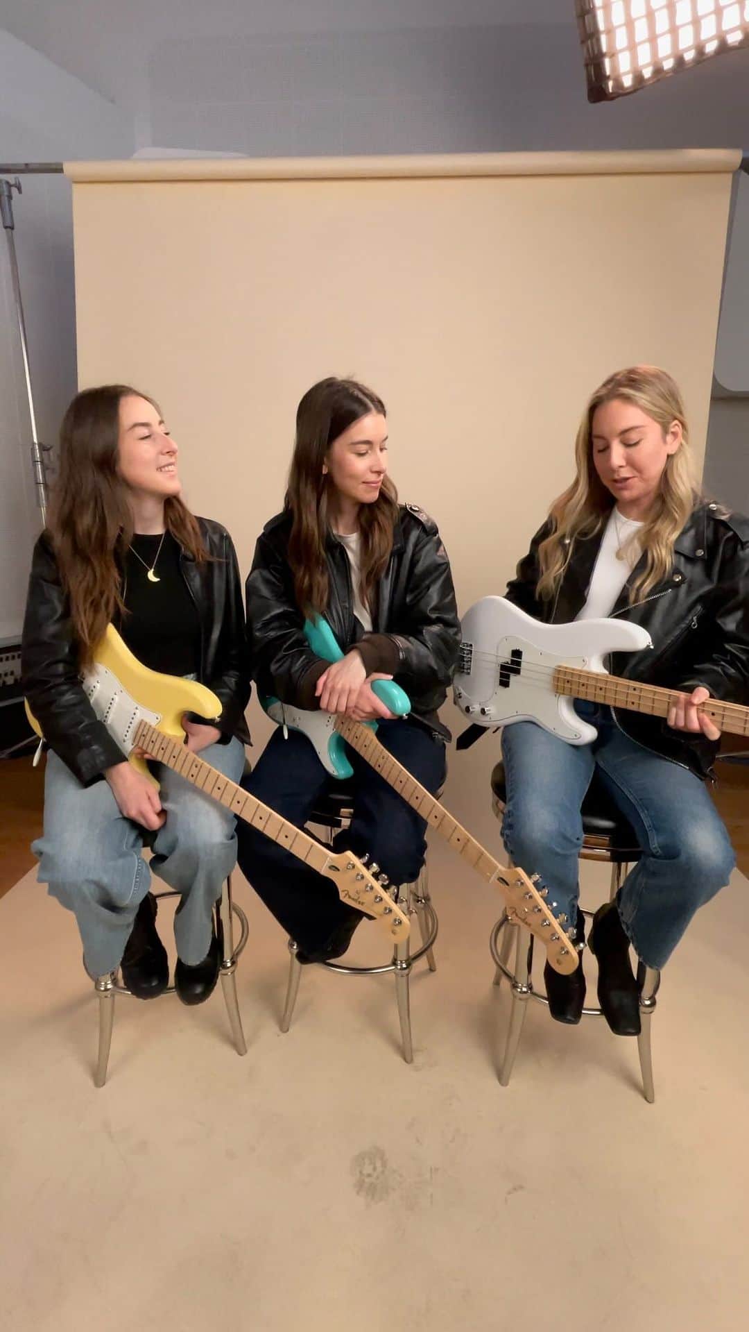 Fender Guitarのインスタグラム：「Do you wanna win your very own Fender guitar? We’ve partnered with @haimtheband to give away 15 Player Series guitars. Good luck!  For a chance to win a Player Series Guitar:  - Follow Fender - Like this post  - Tag two friends you’d start a band with in this post’s comments Sweepstakes closes 8/6/2023  NO PURCHASE NECESSARY. 50 U.S. (D.C.) 18+. Ends 8/6/23. See Rules in Bio for how to enter & all details. Void where prohibited.」