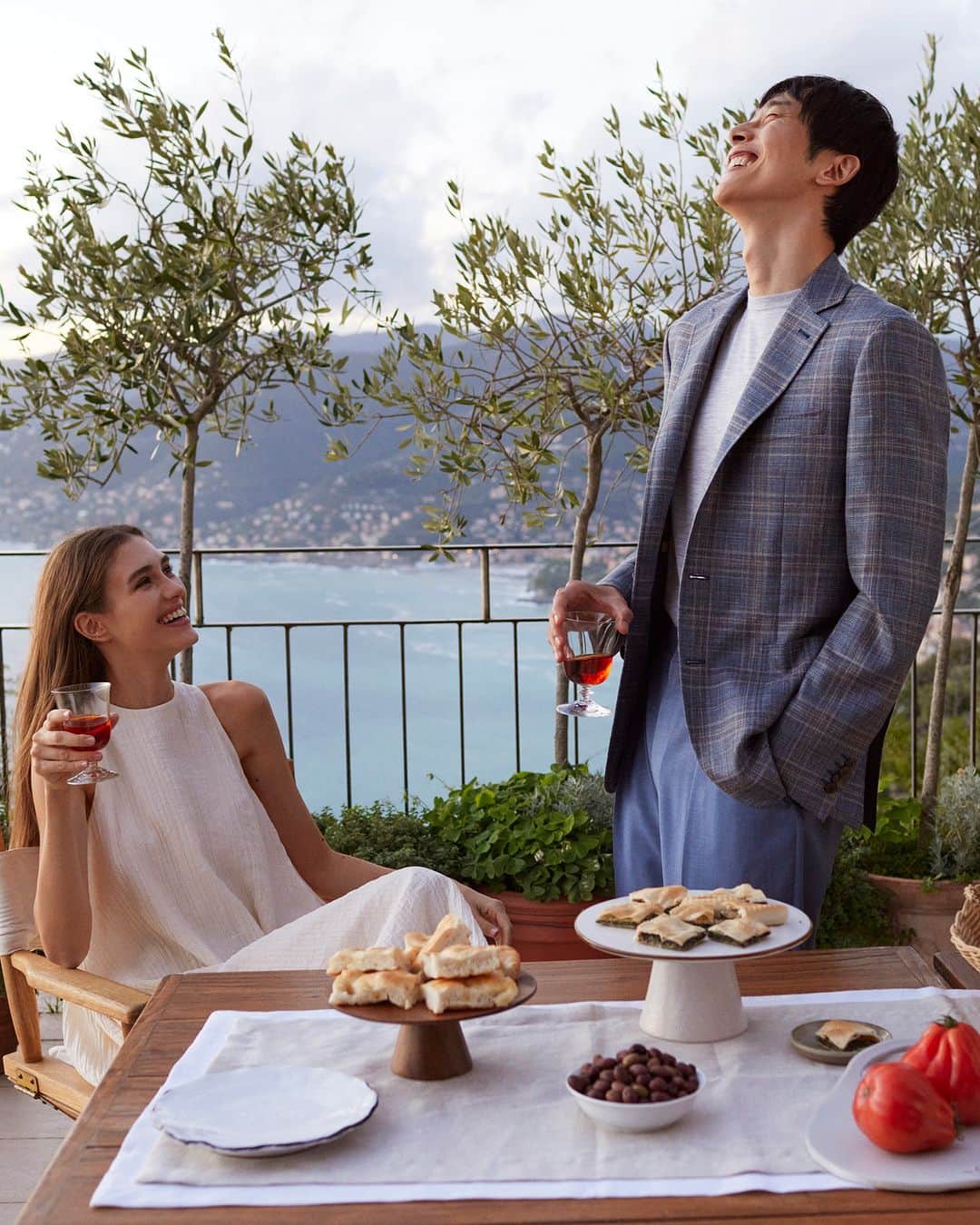 カナーリのインスタグラム：「Embrace the season of sun-kissed smiles and unforgettable moments. #Canali1934 #CanaliSS23 #InnerBeauty #MadeInItaly」