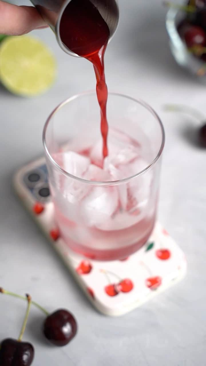 VELVETCAVIARのインスタグラム：「Cherry Limeade is the perfect drink of the summer… and we know just the case to pair it with 🍒#cocktailsnyc #mixology #summerdrinks #phonecase」