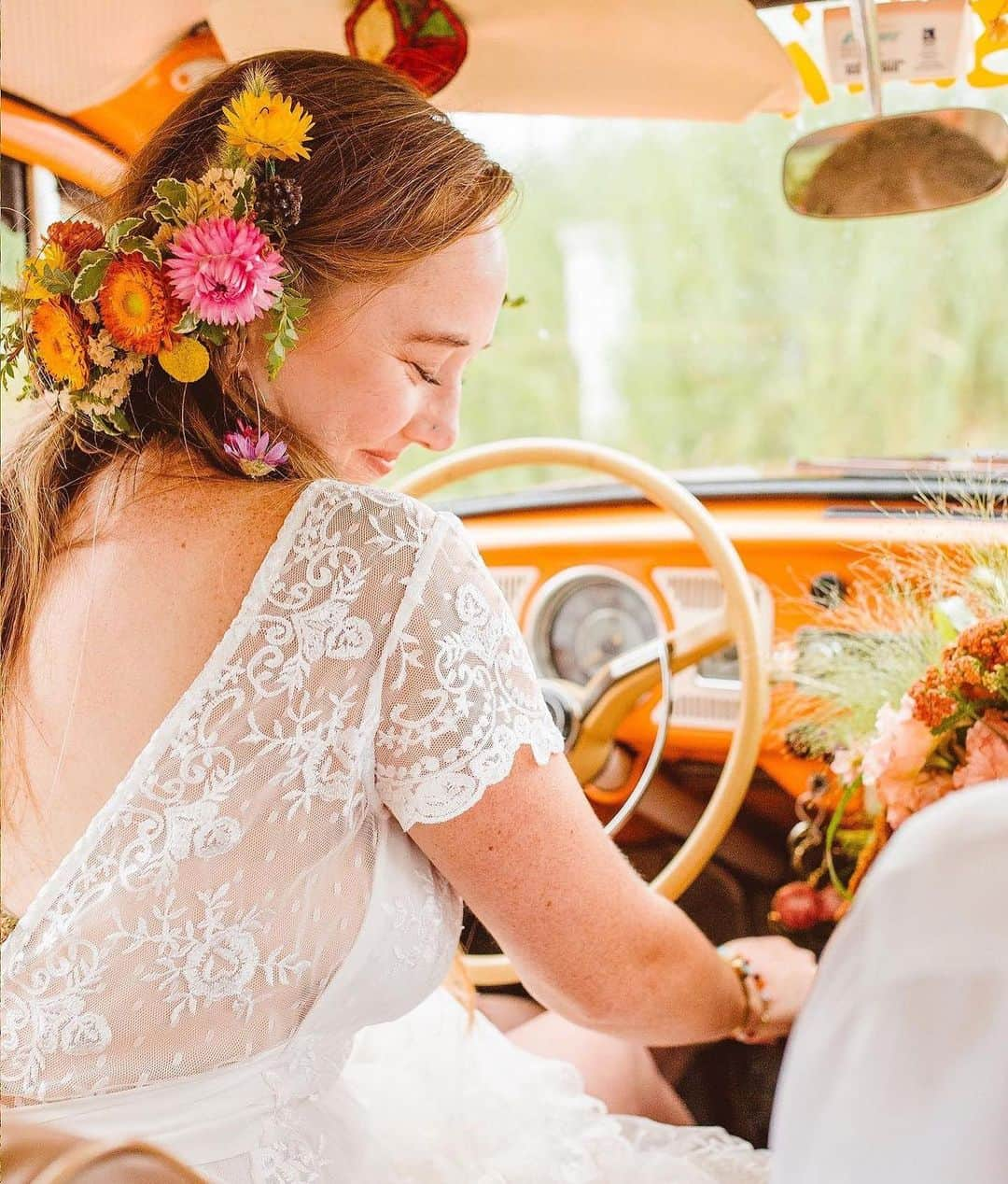 カイトアンドバタフライさんのインスタグラム写真 - (カイトアンドバタフライInstagram)「Summer weddings🍃vintage style🍃poppy dress designed & made in California🍃brides getting married at a garden party, bohemian celebration or a country farm   #summerwedding #bride #bohowedding #vintagestyle #dressoftheday #weddingday #lace #modernbride #letsgetmarried #farmwedding」7月29日 1時00分 - kiteandbutterfly