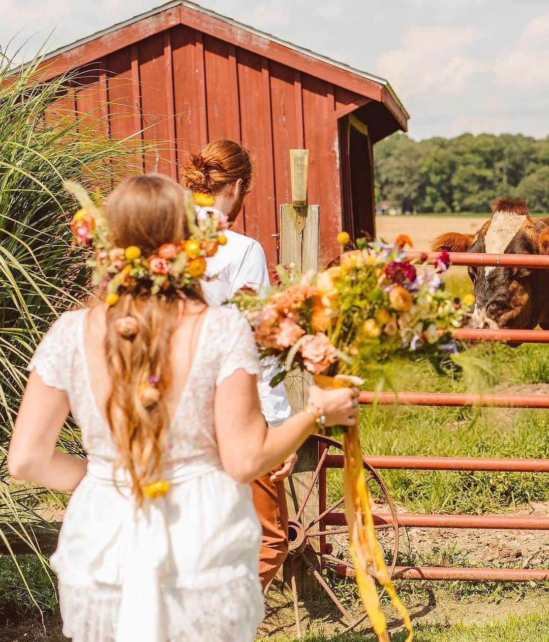 カイトアンドバタフライさんのインスタグラム写真 - (カイトアンドバタフライInstagram)「Summer weddings🍃vintage style🍃poppy dress designed & made in California🍃brides getting married at a garden party, bohemian celebration or a country farm   #summerwedding #bride #bohowedding #vintagestyle #dressoftheday #weddingday #lace #modernbride #letsgetmarried #farmwedding」7月29日 1時00分 - kiteandbutterfly