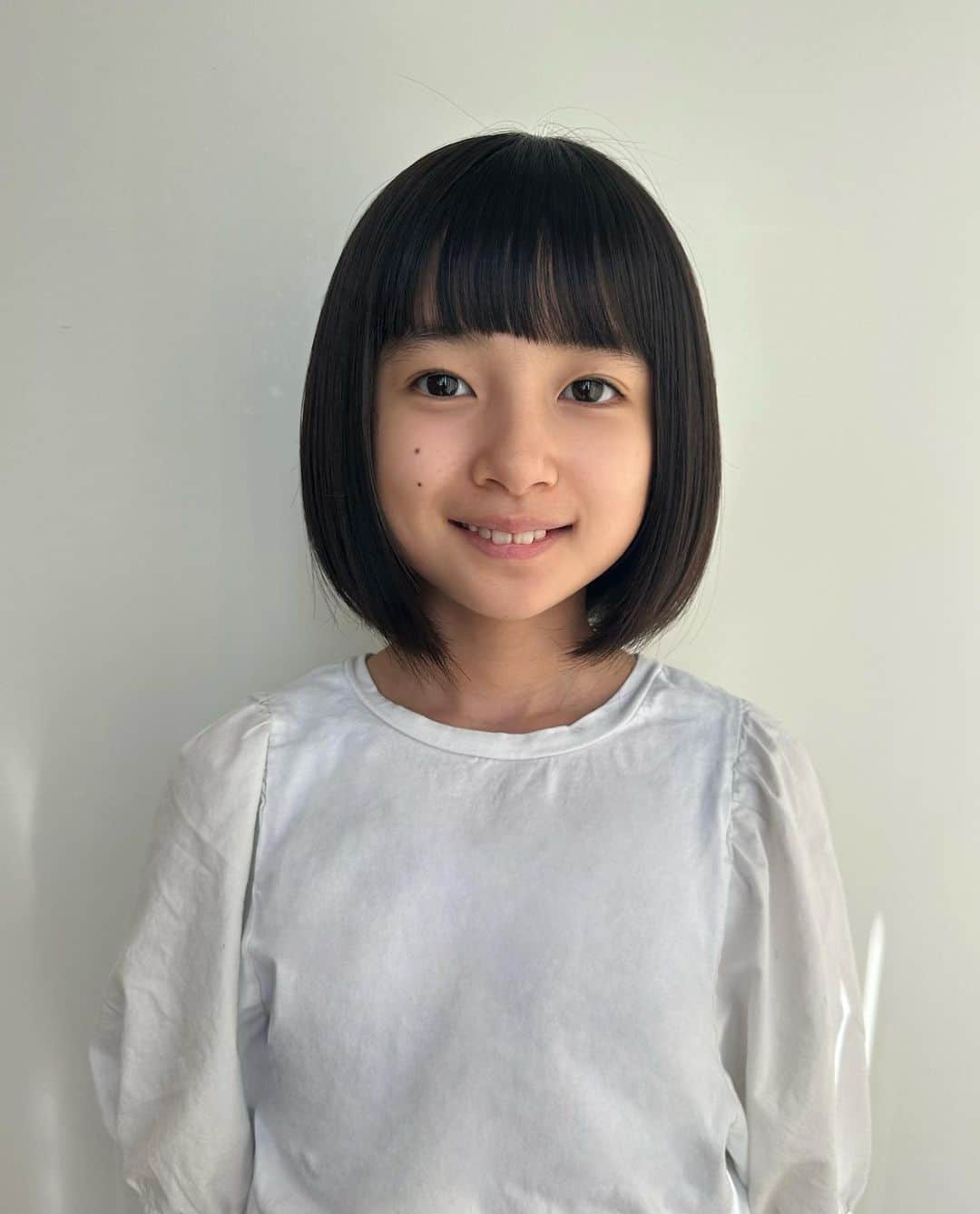 のインスタグラム：「.  美容院で久しぶりにヘアカット✂️  前髪を切ってみました♫ 髪型が少し変わってワクワクしています😊✨  乃愛  #白山乃愛 #東宝シンデレラ #美容院」