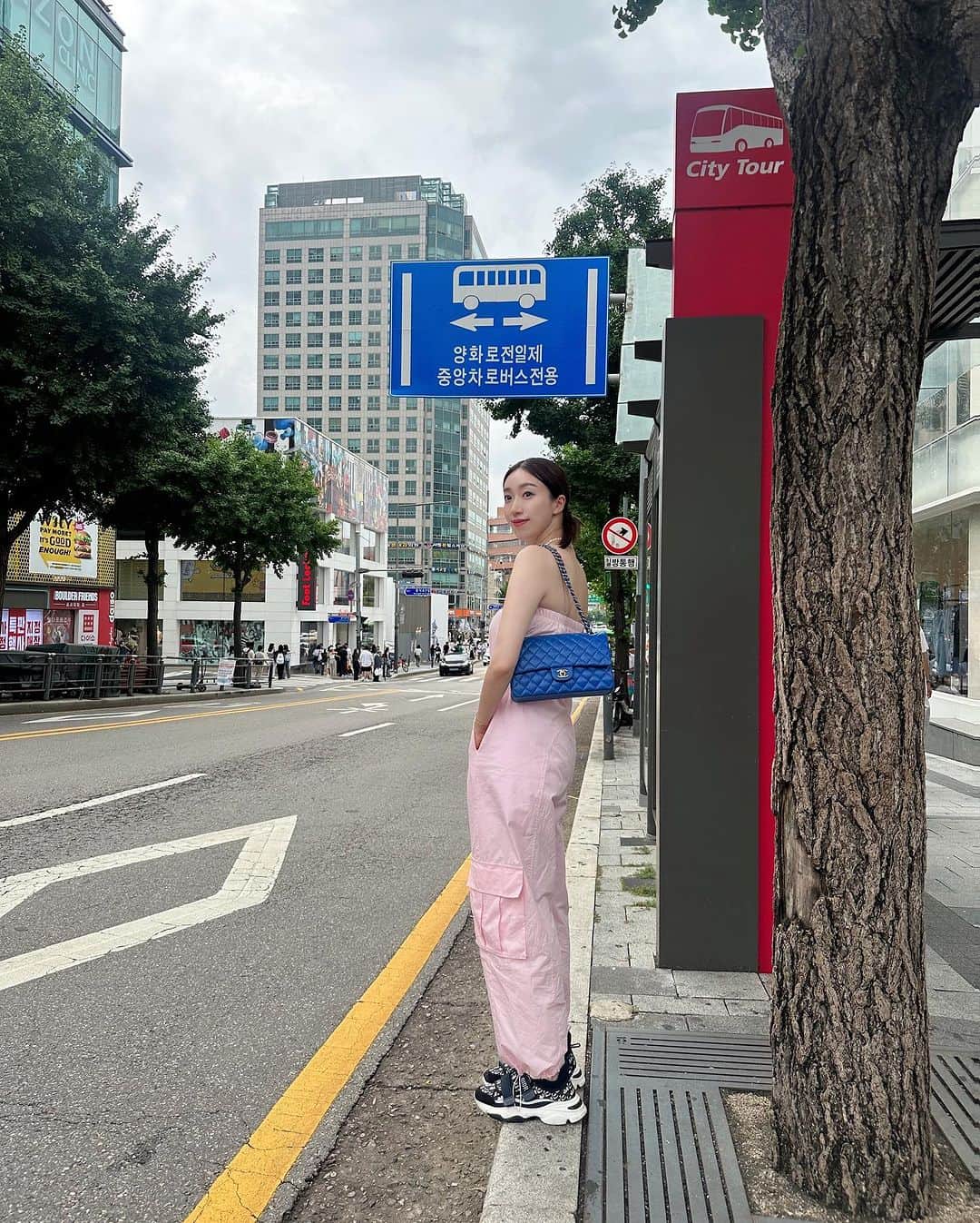 Ruuのインスタグラム：「韓国たのしかったぁぁ🇰🇷🫶🏻❤️  もう20回は行ってるけどw ご飯は本当に飽きない🥹🐙  そしてみんなとも沢山色んなところ行けて楽しすぎた☺️ 密着もリールも沢山撮ったのに帰ってきてから編集する時間が無さすぎて今からやりますーーー🥹✨待っててね💗  またすぐ行くのだぁぁ✈️💕💕」