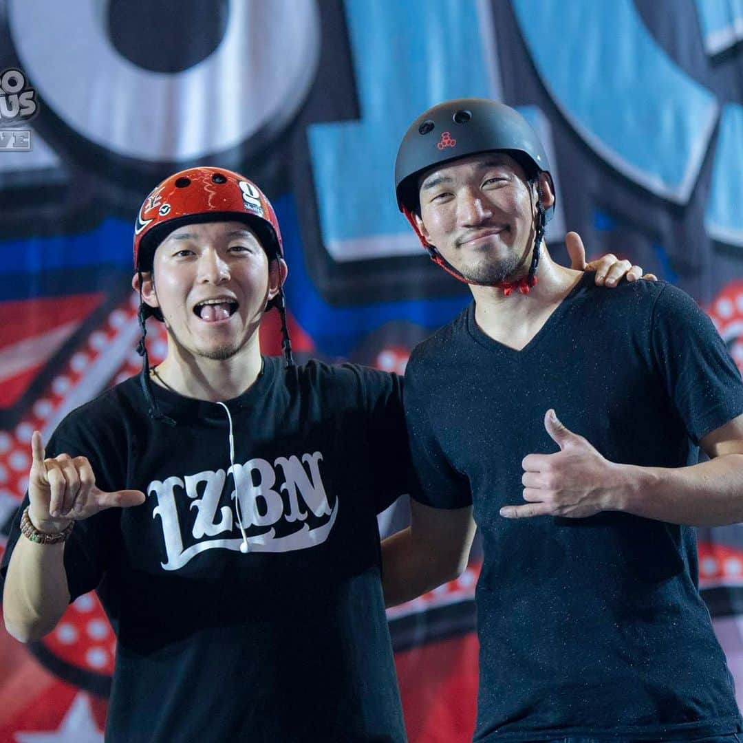 安床武士のインスタグラム：「Happy birthday my brother @eitoyasutoko ✨ We shared very important experience over 30 years! Keep it going!!  今日は兄の40歳誕生日！ こんなにも強烈な経験を一緒にしてきた兄弟は他にいないと自信を持てるぐらい戦ってきたり力を合わせて乗り越えてきたりしました。 年齢が違うだけでスケート歴はほぼ同じでも「兄」という事で「弟に負けられない」事や他にも色んなプレッシャーや葛藤があったと思います。 スケーターとしても尊敬です🙏  今もインラインスケートを通じて一緒に色々と作り上げていけてる事を誇りに思います。 誕生日おめでとう！  My brother’s project↓ @ascschool   #yasutokobrothers #yasutoko #eitoyasutoko #takeshitasutoko #rollerblading #インラインスケート #ローラーブレード」
